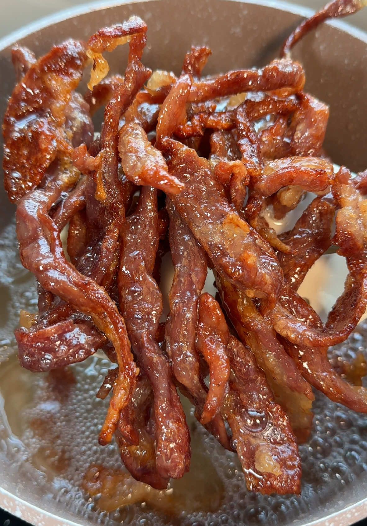 ใครที่กินตามระวังติดใจนะจ๊ะบอกไว้ก่อน แกรรร อร่อยมากกก แนะนำกดหมูแดดสามแพคแถมน้ำพริกตาแดงด้วยหนึ่ง คุ้มๆ #รีวิวของกินอร่อยๆ #น้ำพริกตาแดง #หมูแดดเดียว #หมูแดดเดียวของจอย 
