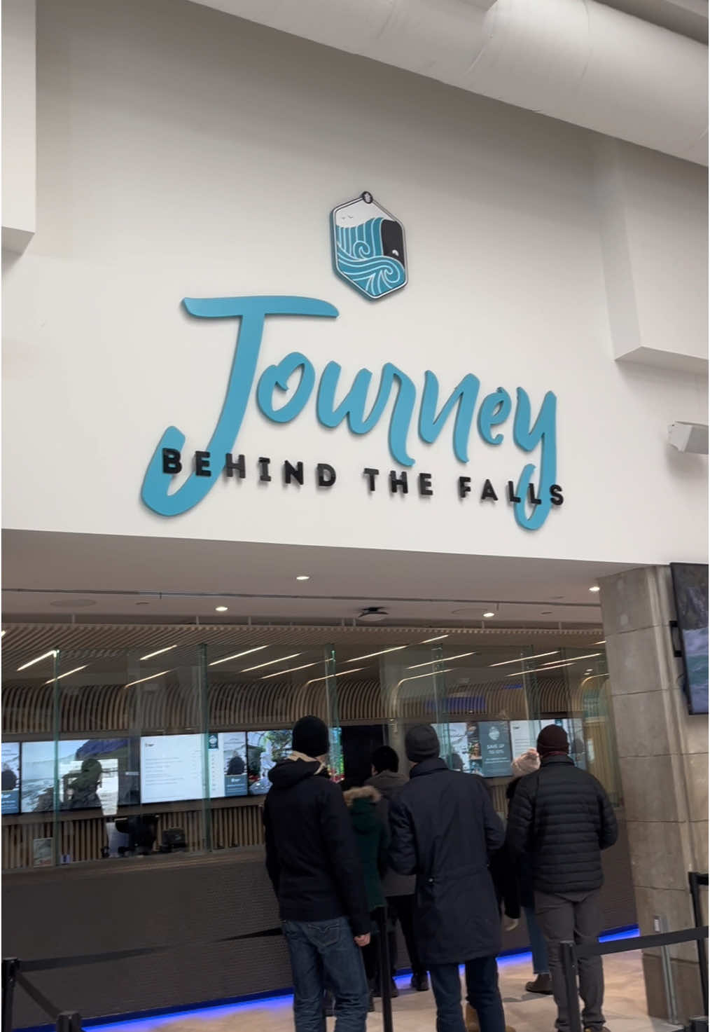 Not gate keeping here.. lots of people asked how to go in the tunnels under Niagara Falls… this is how!  📍 The Journey Behind the Falls  . . #niagara #niagarafallsfrozen #todoniagara #frozenfalls #niagaraparks @Niagara Parks @TikTok Canada @Visit Niagara Canada #visitniagara 