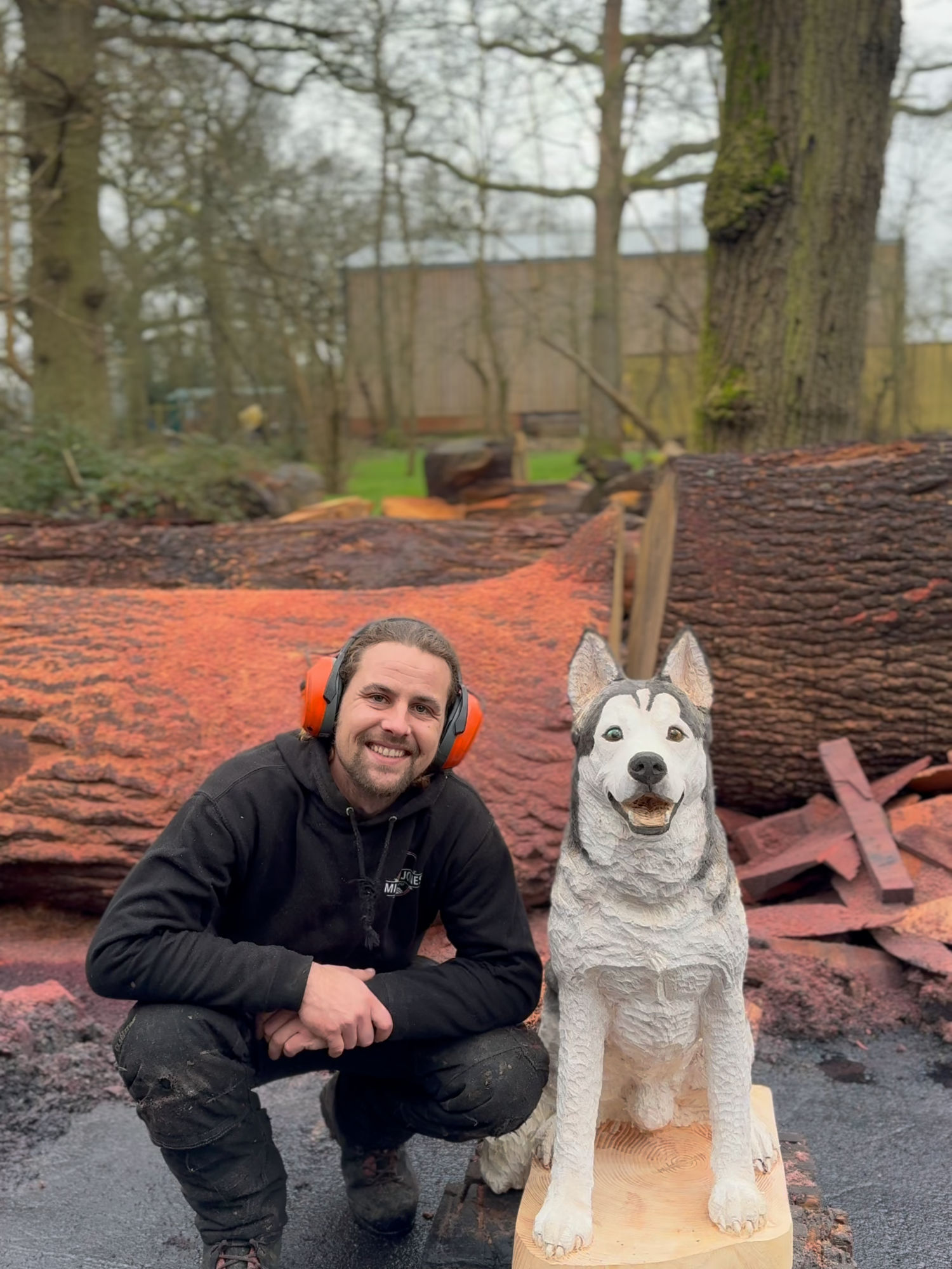 A Beautiful Husky 💙 #michaeljonescs #dog #husky #huskiesoftiktok #sculpture #chainsaw #woodart