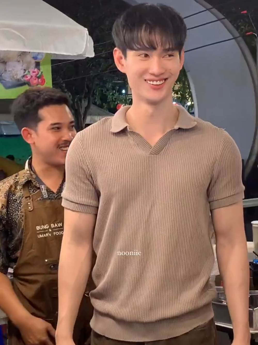 aahh Naret, sampe bantuin orang jualan..🥰🥰 #Pavelphoom #พาเวลฟูม #BabeCats #พูห์พาเวล #PoohPavel #BabeHooPers 