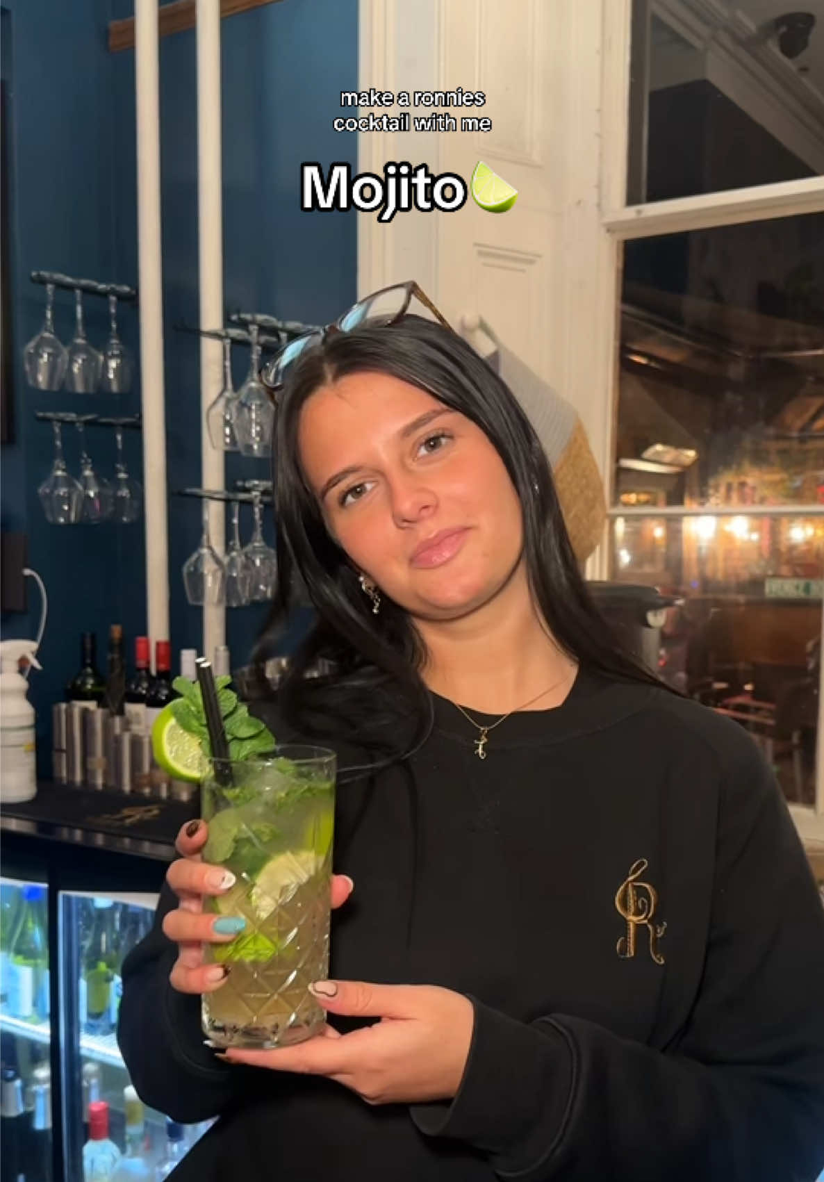 make a mojito with me🍋‍🟩🪩 #cocktailrecipe #mojito #mojitorecipe #bartender #cocktailbar #drinksrecipe 