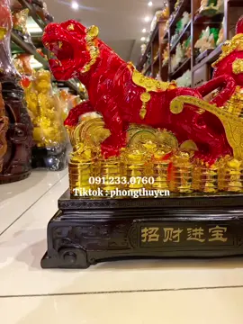 Tượng hổ phong thuỷ kéo hũ lư vàng màu đỏ (cao 34, dài 35, rộng 15) #xuhuongtiktok #xuhuong #xuhuongtiktok2024 #trending #trend #gold #green #jade #decoration #phongthuy #phongthuytamlinh #phongthuycaivan #red #purple #blue #luxury #Love #peace #trangtrinhacua #quatang #gift #hổ #tiger 
