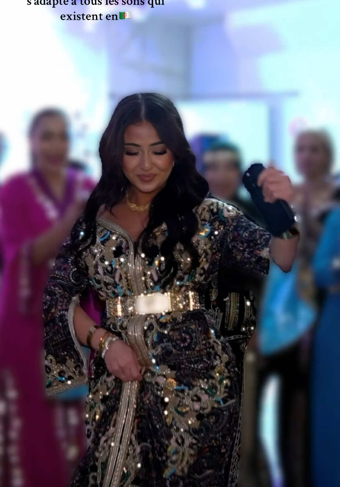 Quand Notre @CAMSOUU 🇩🇿 se met a dancer vaut mieux s’assoir et admirer 😍 #dancedz #algerienne #algerie #mariage #fyp #pourtoi #negafatoulouse 
