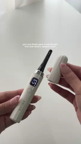 the perfect device to make my lashes last all day! 🤌🏻✨ #electriceyelashcurler #eyelashcurler #anlan #lashes #curler #fyp #viral 
