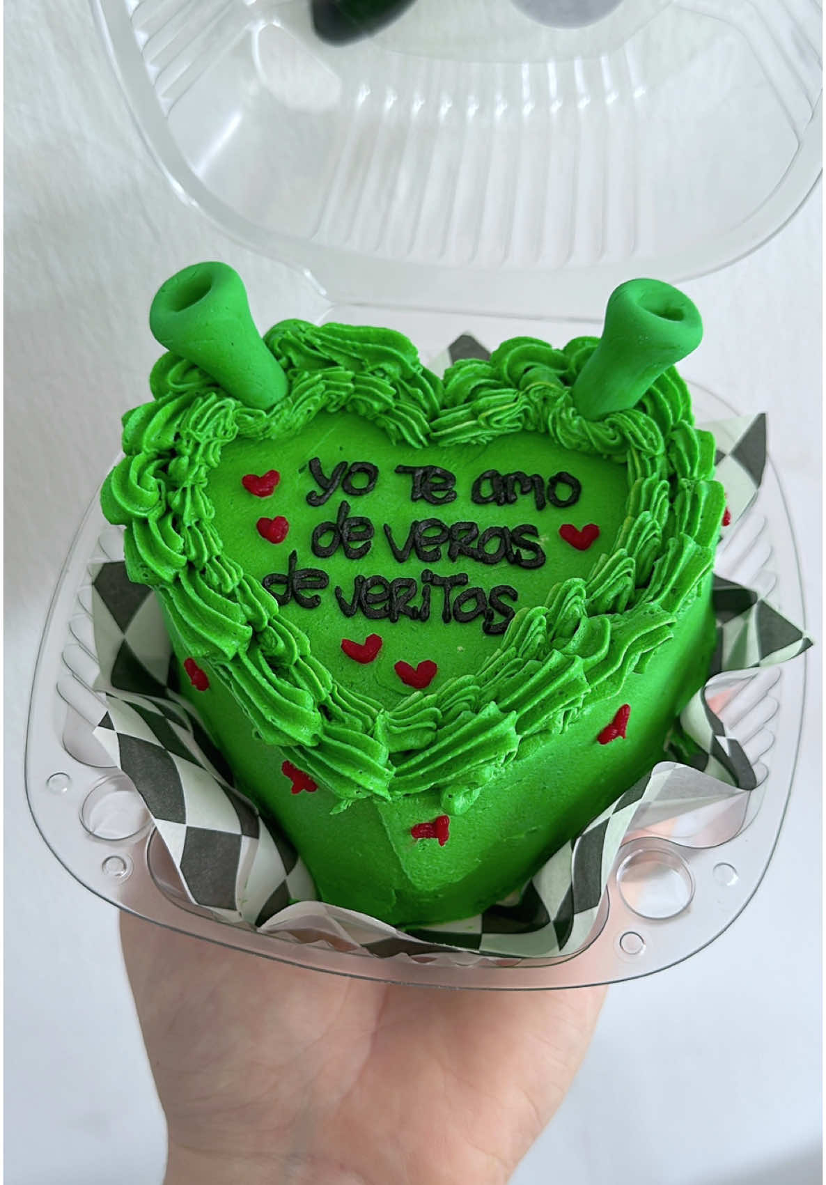 una de nuestras opciones para San Valentín 💚  pídela al 0998283386 valor - $10,00  ##shrek##deveritasdeveritas##sanvalentin##pasteleria##guayaquil