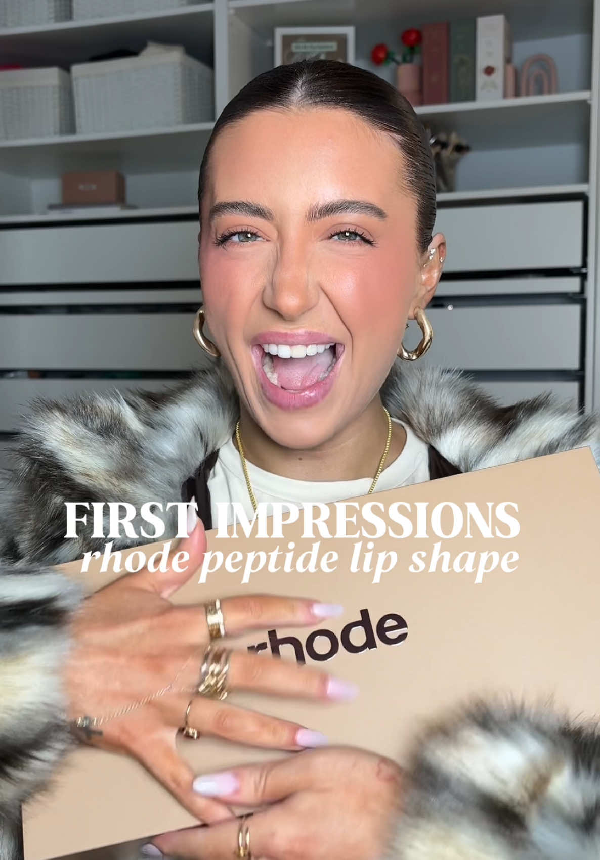 @rhode skin peptide lip shape first impression 🫦🫦✨!!! #rhode #rhodeskin #haileybieber #lipliner #firstimpression #makeuphacks #makeuphaul #prunboxing #lipstick #makeup #glowingskin 