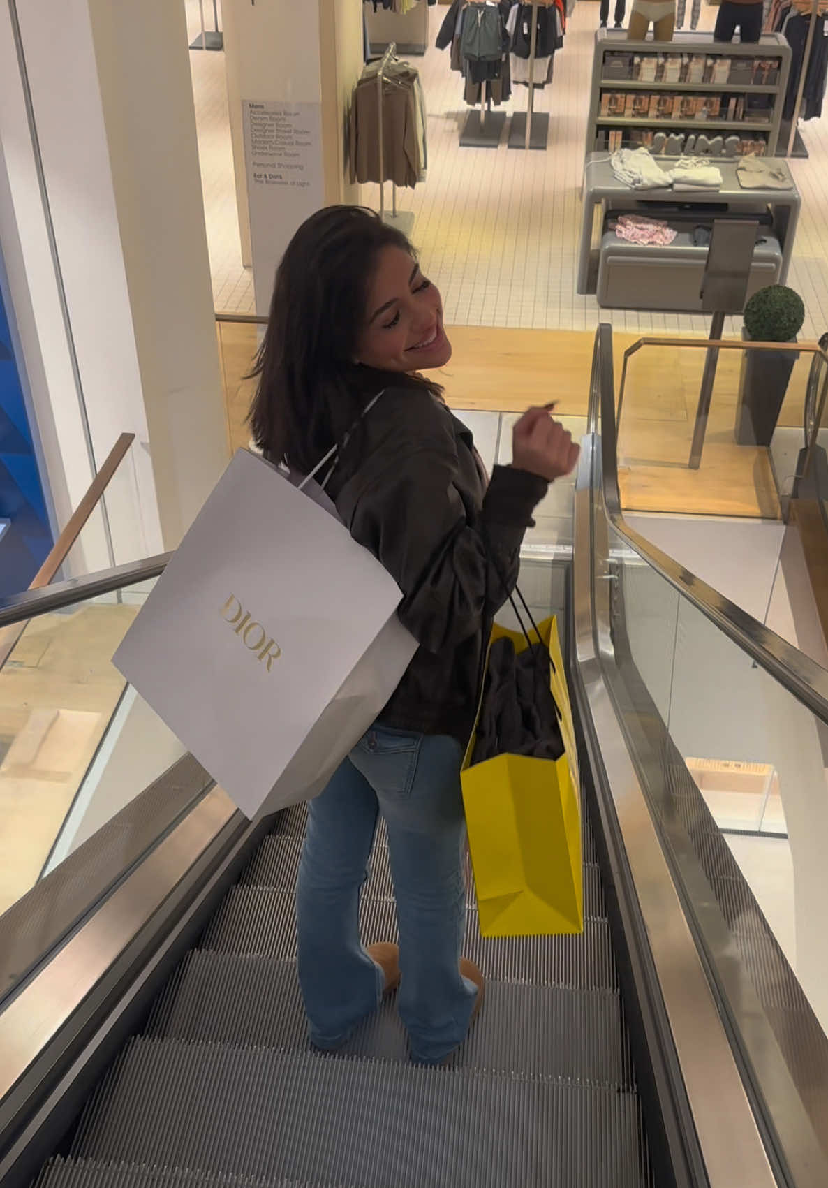 London shopping vlog🎀🤍#kwt #kuwait #fyp #foryou #model #iconic #itgirl #vlogger #SelfCare #Vlog #fitcheck 