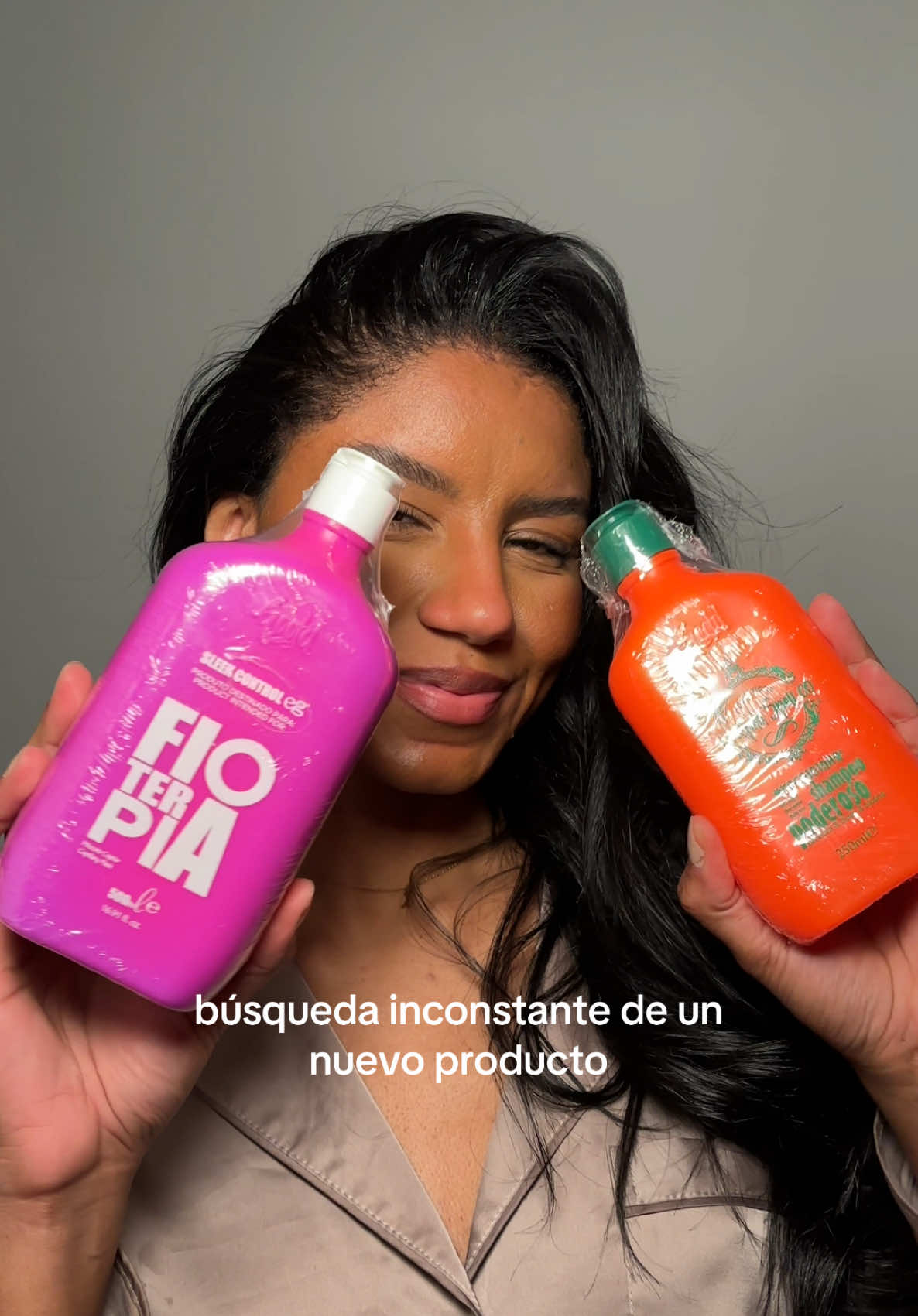 Después de 5 meses os traigo mi retoque de raíz. El producto anterior que usé no me estaba dando resultados y después de muchas búsquedas he encontrado este similar. Estoy encantada con el resultado y os voy enseñado cómo va quedando 🤩 #fioterapia #alisadosbrasil #alisadobrasileño #keratina 