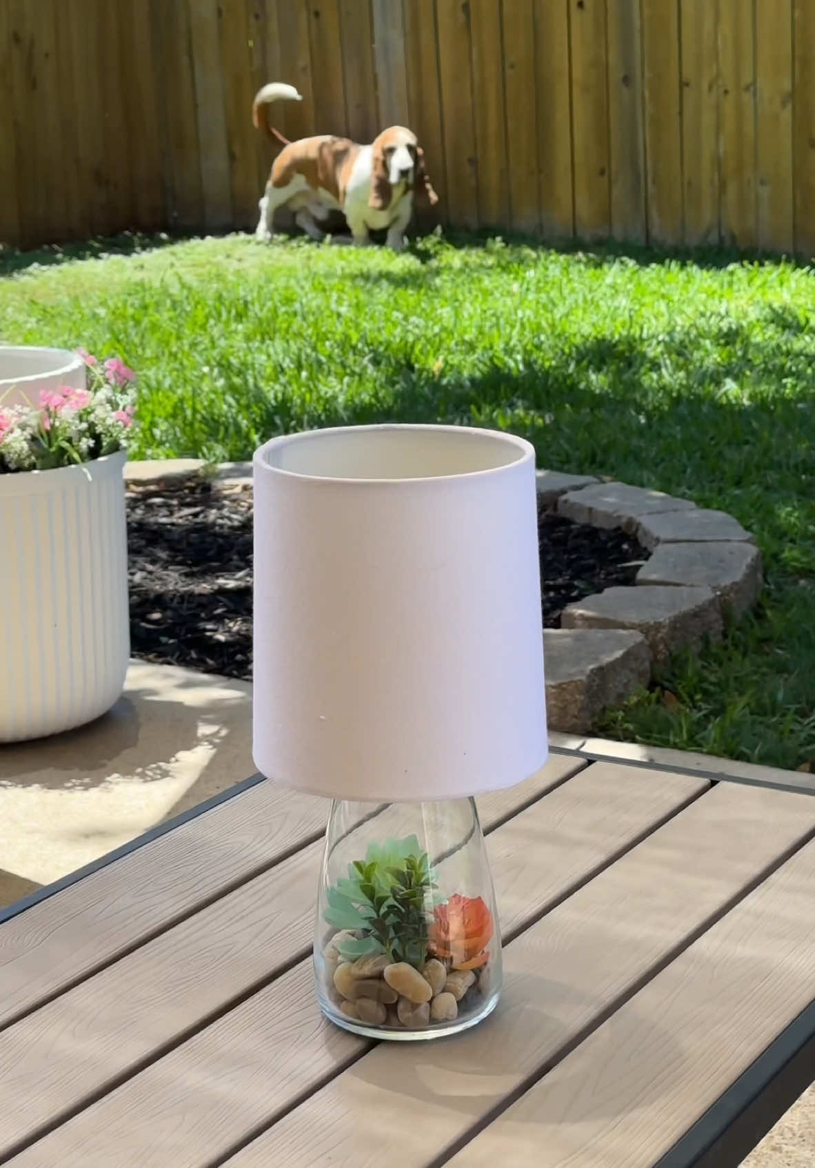 2 ideas using a glass vase from IKEA to make a beautiful table lamp and decorate the house. Loved it 😍 #DIY #decor #ikea #homedecorideas #patio #ideas 