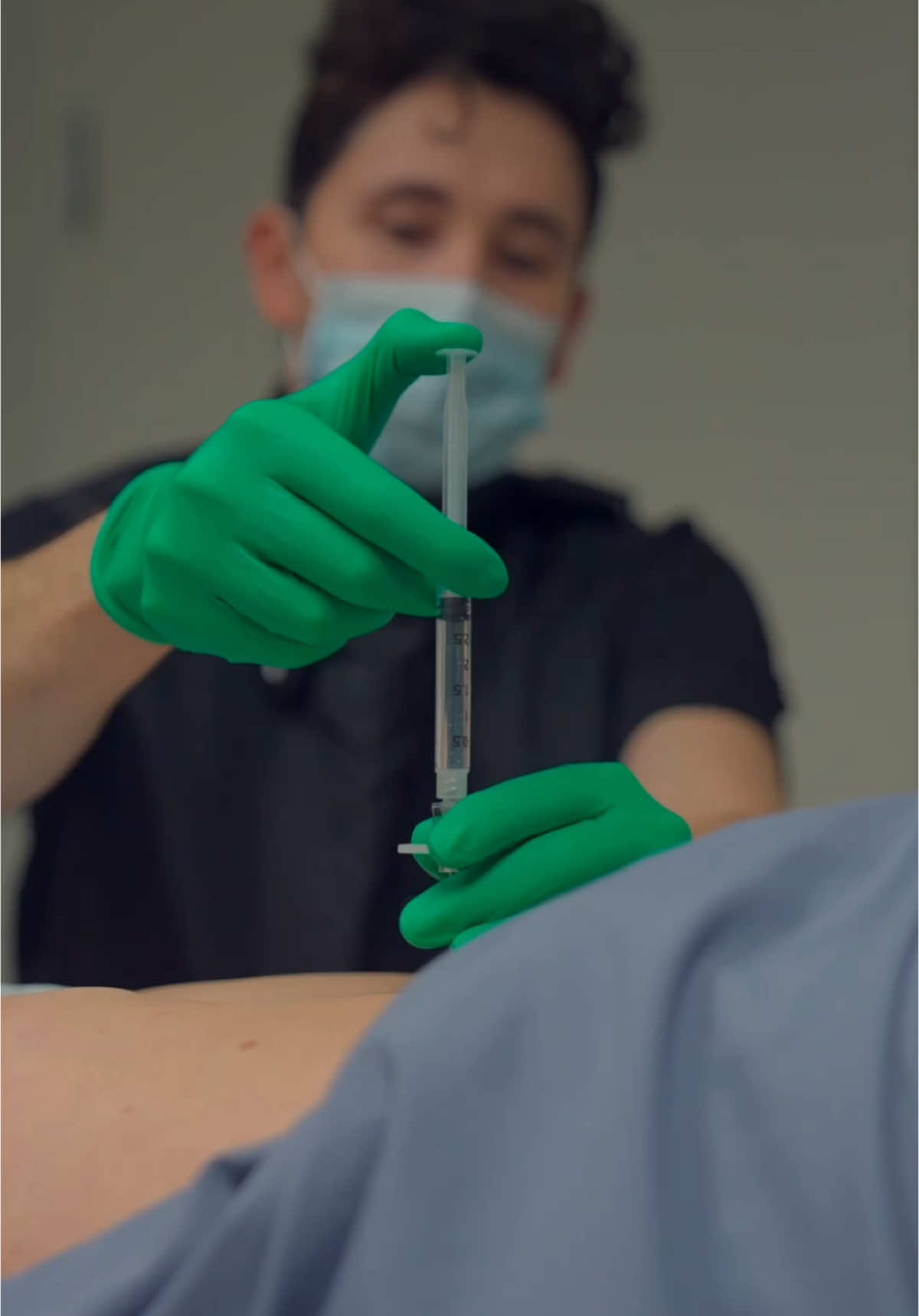 How to alleviate back pain? Struggling with stubborn back pain? A high-volume epidural delivers more medication to a larger area, reducing inflammation and improving mobility. Great for sciatica, herniated discs, and post-surgical pain! 🔥✨ #backpain #painmanagement #painrelief 