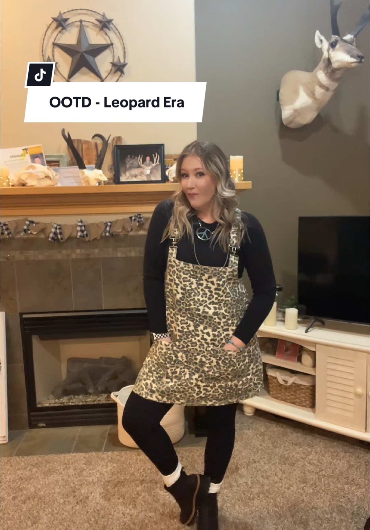 OOTD - Really feeling the leopard prints lately. 🐆  • • #OOTD #outfitoftheday #outfitinspo #leopardprint #momstyle #coldweatheroutfits 