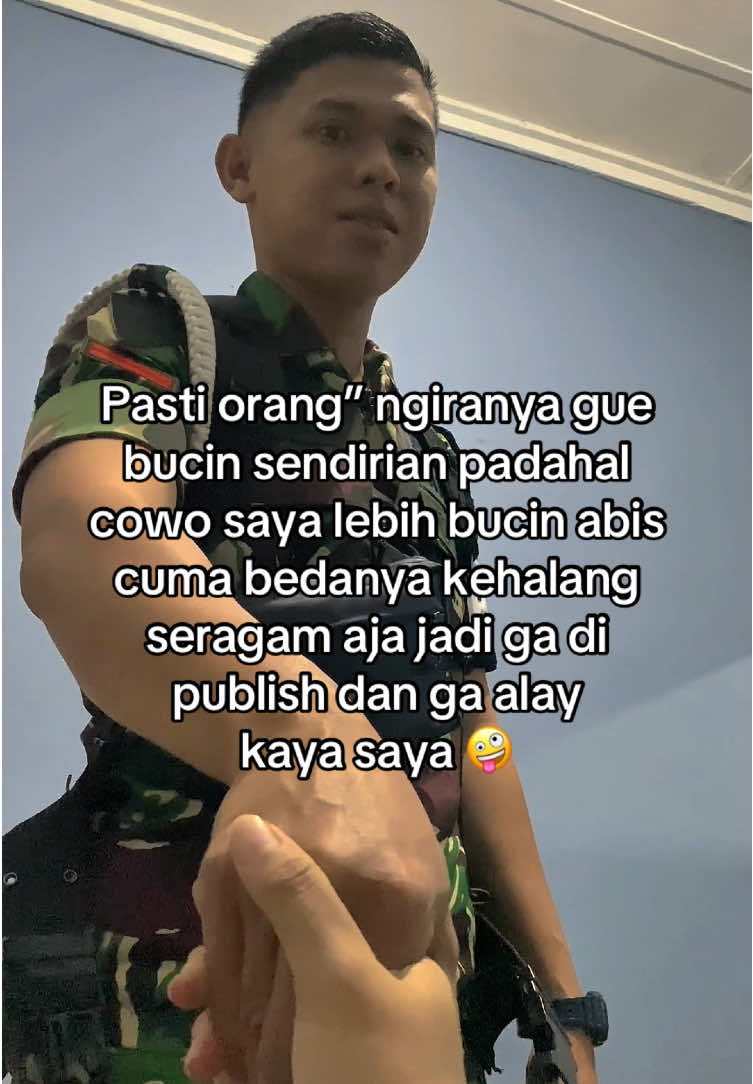 Padahal di galeri hpnya bucin parah Haha 🤪🤏🏻 #pasanganromantis #pasanganabdinegara #berandatiktok #suamiistribahagia #suamiidaman #fypppppppppppppp 