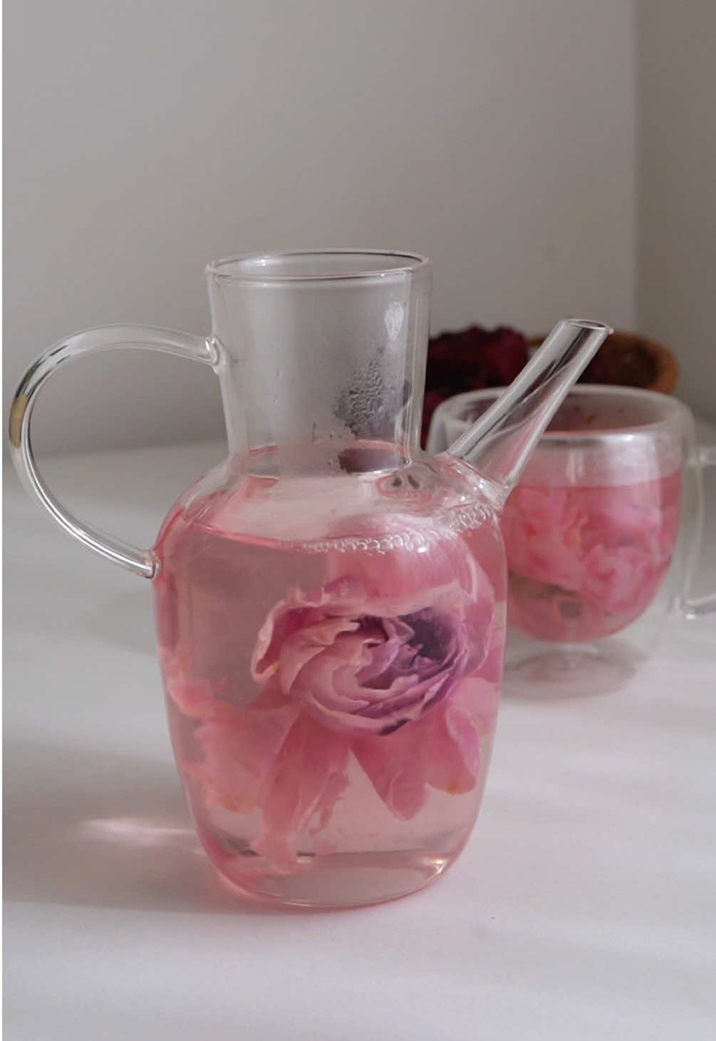 Drink your way to glowing skin 🌸 Rose tea is the secret to looking fresh and beautiful! ☕✨ #rosetea #glowmaturally #tealover #tea #teatime 