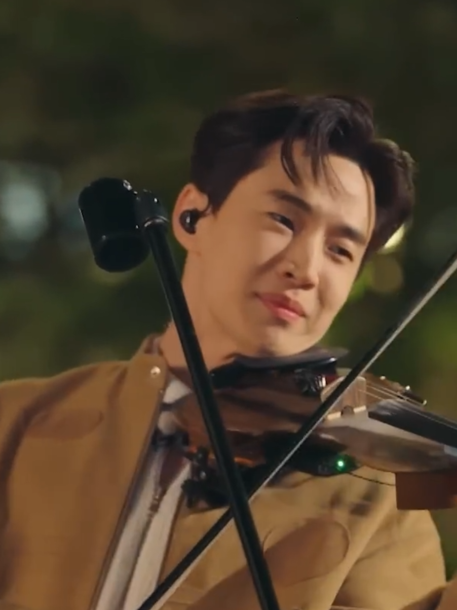 Me encantan los dos @iamhenry  #henrylau #zairo #movingvoices #guitar #violin #henrylau헨리 #JORNEY #dontstopbelievin 