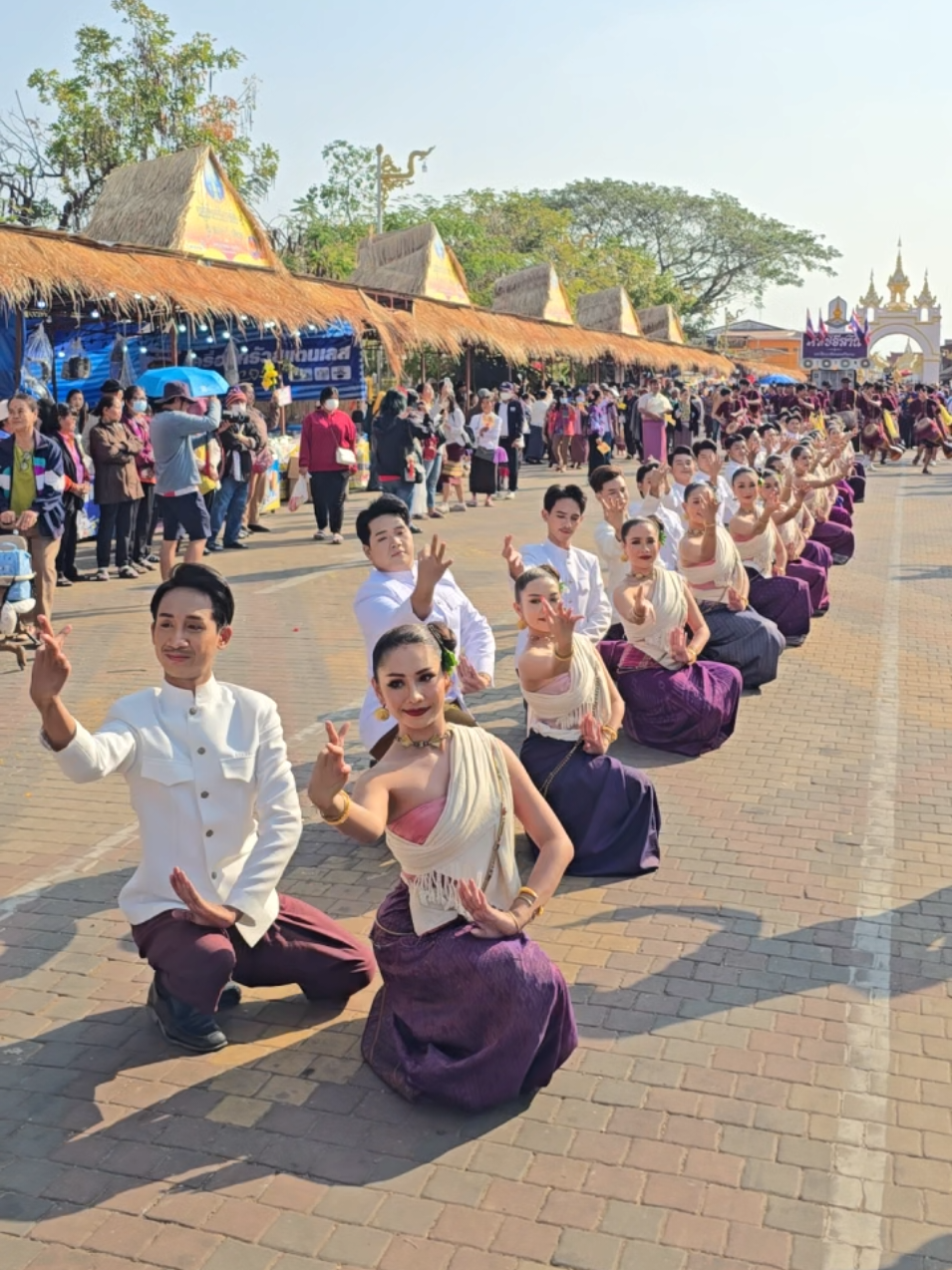 ฟ้อนอีสาน อย่าง #อรรคฮาตสี  #กลองยาวศิลป์อีสาน งานแห่พระอุปคุต เทศกาลนมัสการองค์พระธาตุพนม ประจำปี 2568