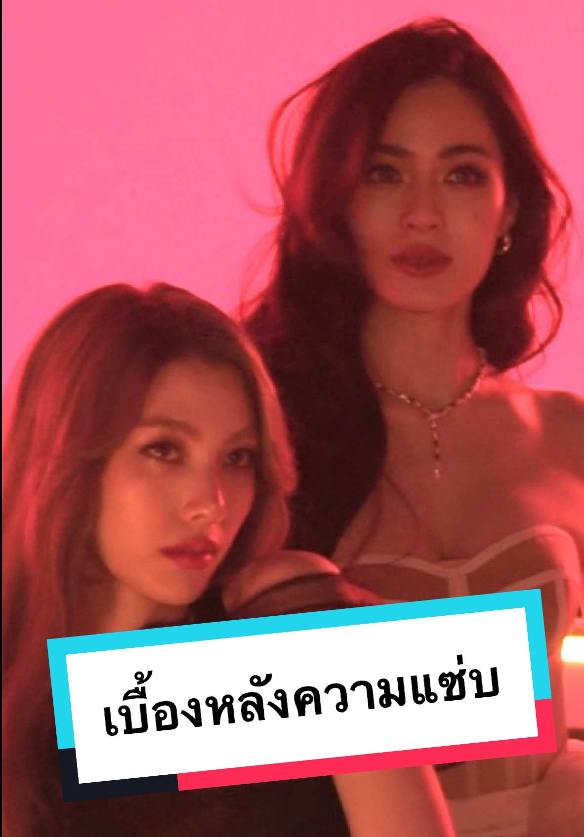 เคมีเคใจ! Mint เสิร์ฟเบื้องหลังของคู่ฮอต #หลิงออม กับโมเมนต์การถ่ายแบบแฟชั่นเซ็ตปก Mint Magazine ด้วยกันครั้งแรก จัดเต็มลุคสวยหรูทะลุจอ พร้อมกับเครื่องประดับสุดไอคอนิกจากคอลเล็กชั่น Bvlgari Serpenti งานนี้สองสาวทุ่มกันสุดตัว ความเคมีเคใจของทั้งคู่ ไม่ทำให้แฟนๆ ผิดหวังแน่นอน!  💚 เปิดจำหน่ายแล้ววันนี้! #MintVol26 ฉบับล่าสุด หน้าปก #หลิงออม ปกเวอร์ชั่นใหม่สุดเอ็กซ์คลูซีฟ ให้แฟนๆ ได้ตามเก็บสะสม  #LingOrmXMintMagTH  #BvlgariThailand #Bvlgari #LingOrm #linglingkwong #ormkornnaphat #MintVol26  #MintMagTH