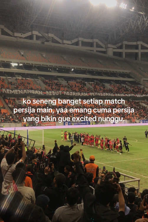 Sepak bola romantisme paling nyata🧡 #guepersija #persijajakarta #JIS 