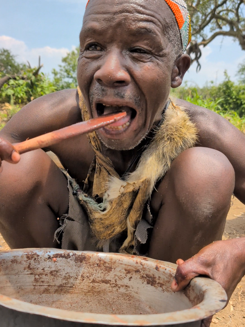 Wow 😯😳 Unbelievable See How hadzabe tribe middle of nowhere Cook their favorite meal today 😋😍‼️#culture #village #cooking #usa🇺🇸 #wildlifephotography 