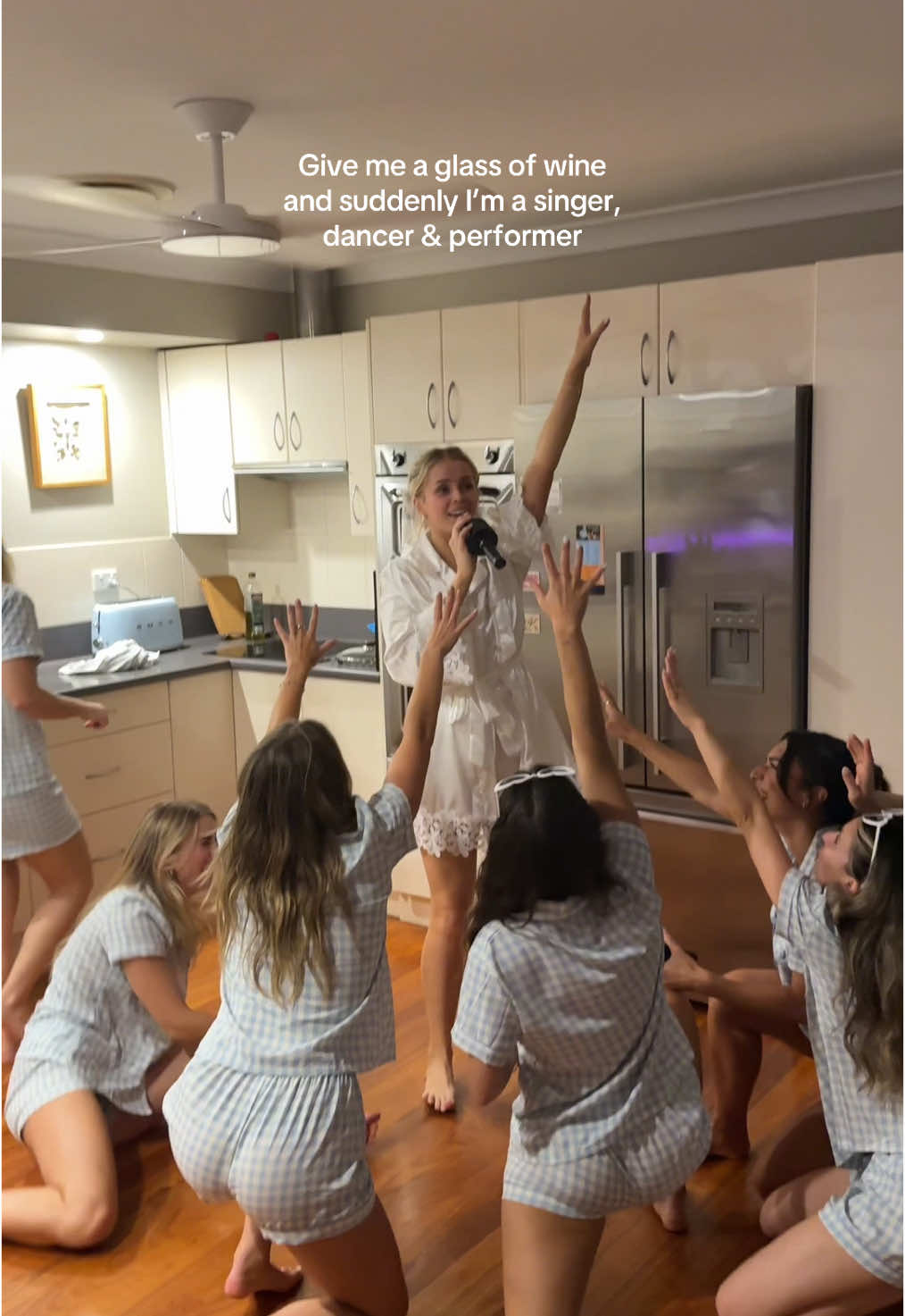 I would love to know if you can guess what song I’m singing based on this performance 😂 #hensparty #friends #bachelorette #party #girlsnight #hensweekend 