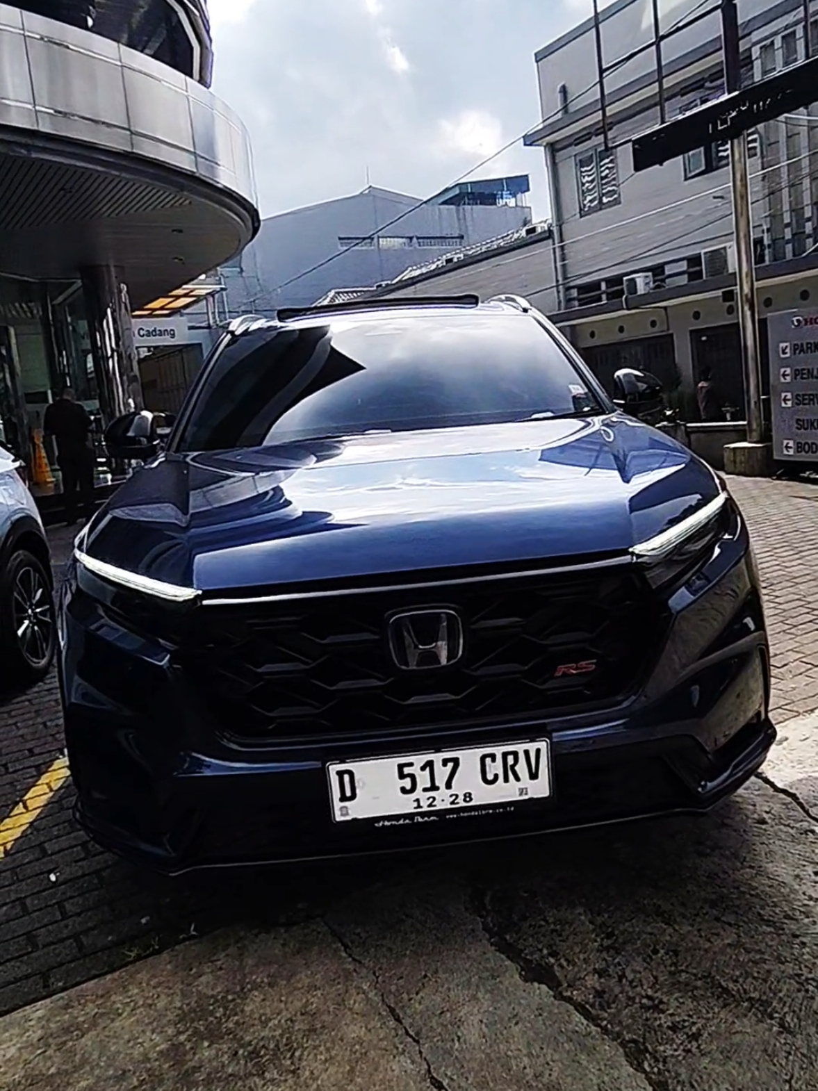 Honda CR-V RS Hybrid River Canyon Blue Metalic #honda #hondacrv #crv #newcrv #newhondacrv #hondacrvturbo #hybrid #crvhybrid #newcrvhybrid #mobilcrv #fyp #crv2024 #newcrv2024 #newcrvhybrid2024 #crvbaru 