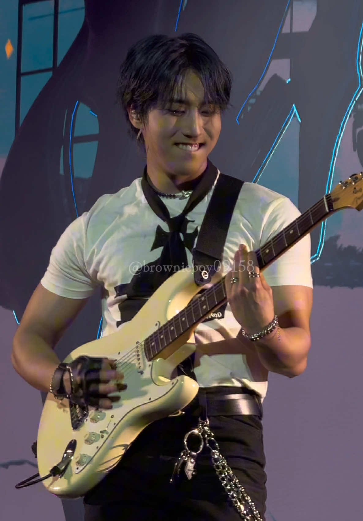 2025/01/19  domin ATE in 🇭🇰 🐿ハンジソンsolo ver. 最近パンプアップしてビジュ良すぎるジソンさん🥺🫶🏻最後の味噌絡みが貴重で需要しかなくて涙出た😭 #straykids #dominate #dominate_hongkong #スキズ好きな人と繋がりたい #스트레이키즈 #スキズ #ハンジソン #ハニ #한지성 #hanjisung #han #味噌 #🐰🐿 #リノ #入野 #leeknow #이민호 
