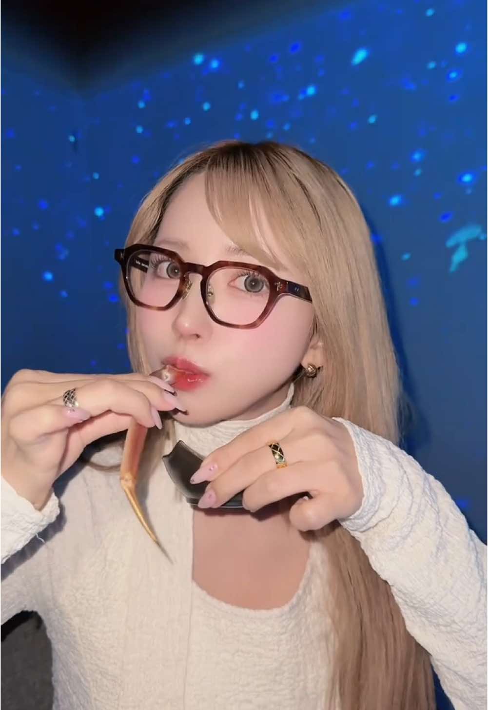 プロジェクションマッピング見ながらカニ食べたの🦀