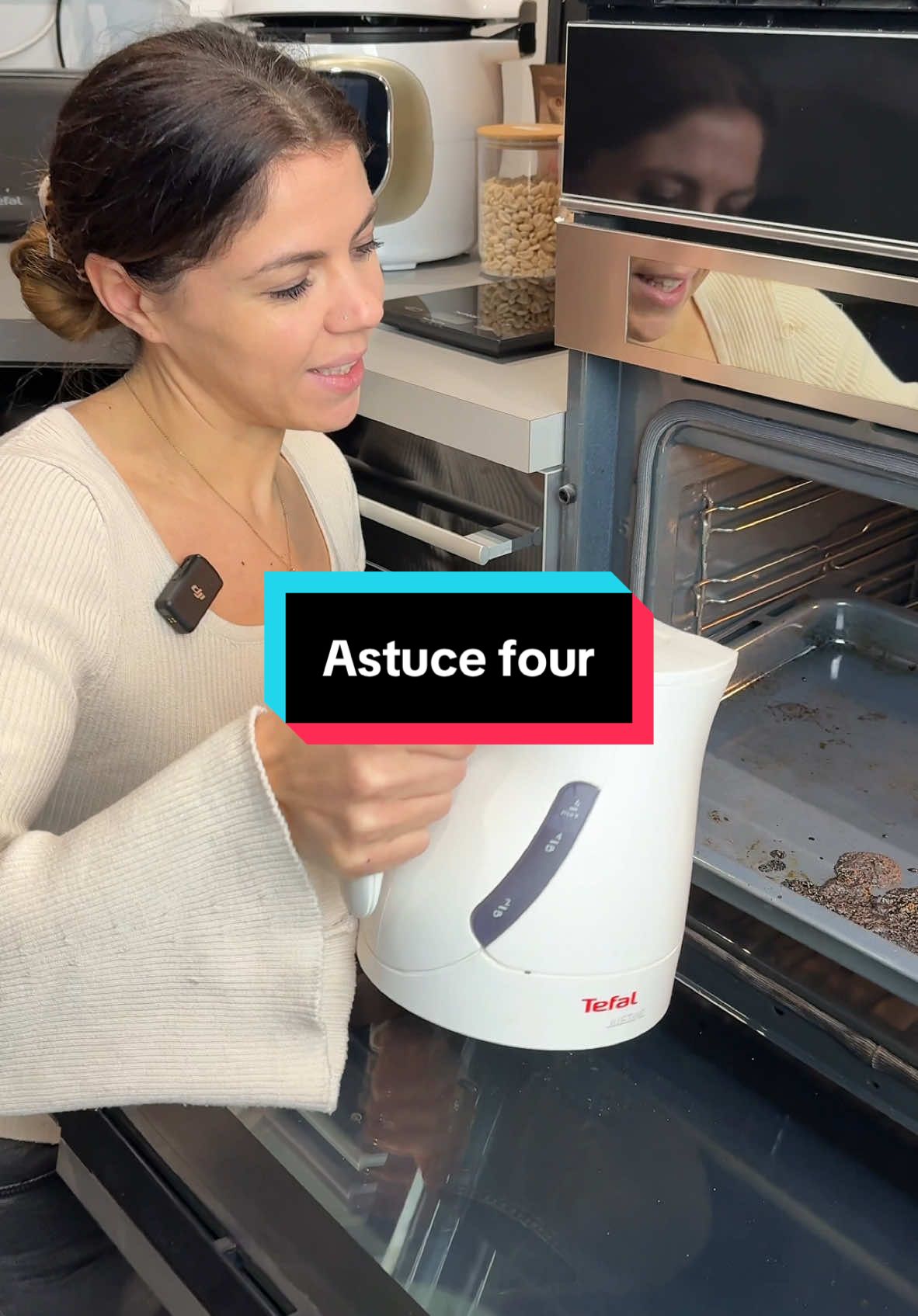 Astuce nettoyage four sans effort #astuce #apprendresurtiktok #pourtoi 