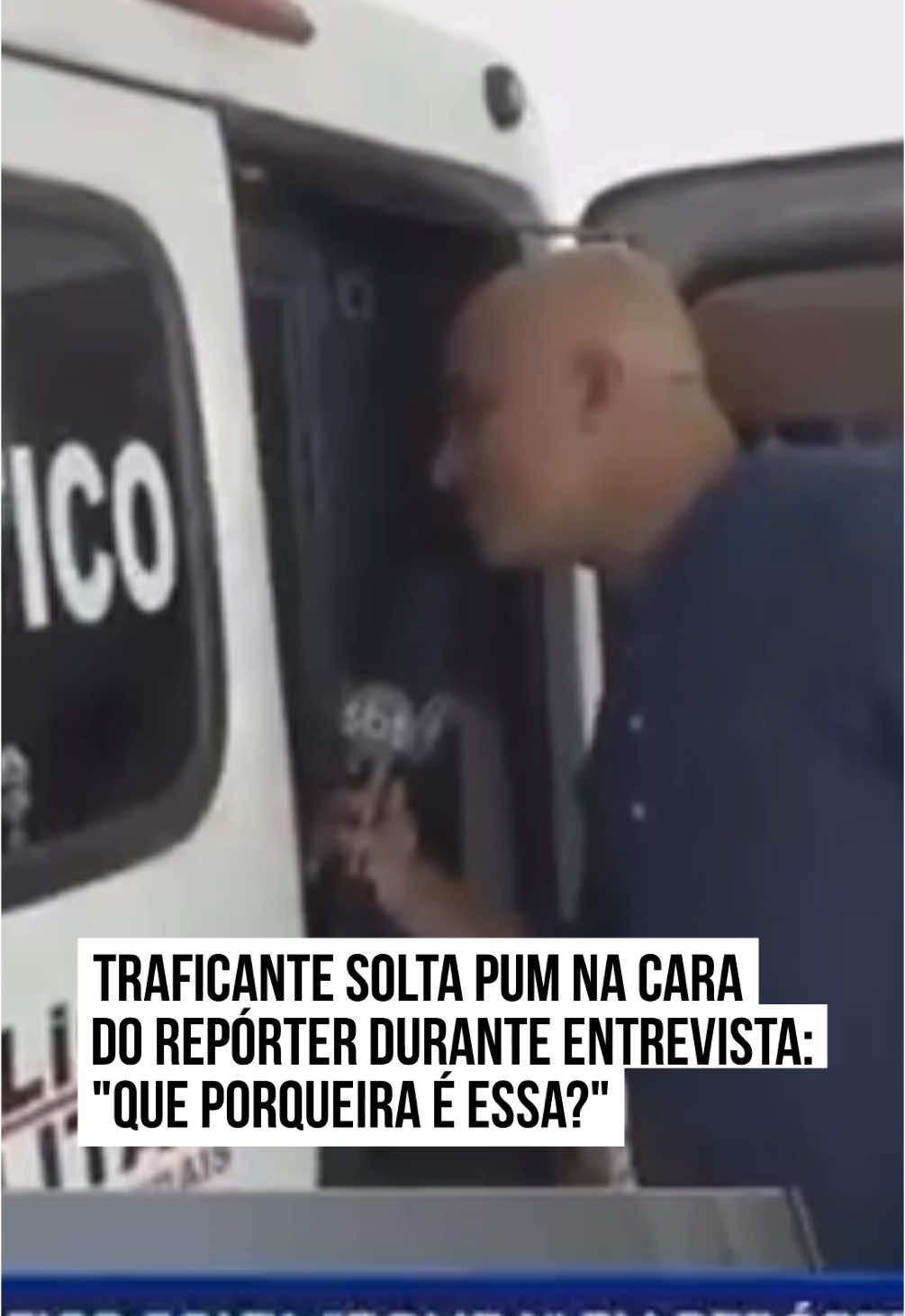 Na última edição do programa #TaNaHoraMinas, um #repórter, responsável por entrevistar traficante, que havia acabado de ser capturado pela polícia, passou perrengue na hora de entrevistar o criminoso.  Para fazer os questionamentos, o comunicador se aproximou do infrator, mas não contava que o traficante fosse soltar um peido daqueles, que atingiu em cheio o #jornalista. O momento foi registrado pelas #câmeras e transmitido no programa. 