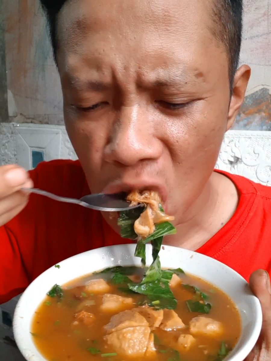 bakso murah banget cuma 10K udah dapat tetelan juga ketua #mukbang #baksosolo