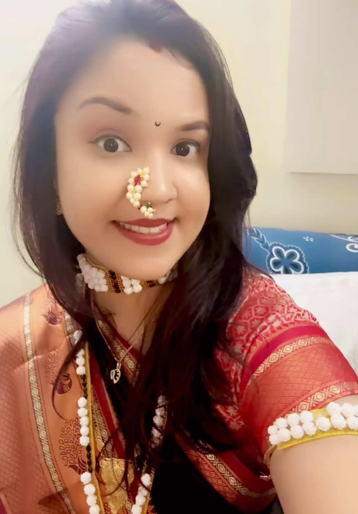 POV: Result of romanticising with myself 💕 #makarsankranti #newbeginnings #india #indianwedding #indianwear #saree #sareelove #tiktok_india #réel #nagpur #couple #couplegoals #trendingreels  #viralvideos #viral #uttrayan #indianbride #festival #festivaloflove #indianblogger #travelblogger @mostlysane @rohitsaraf 