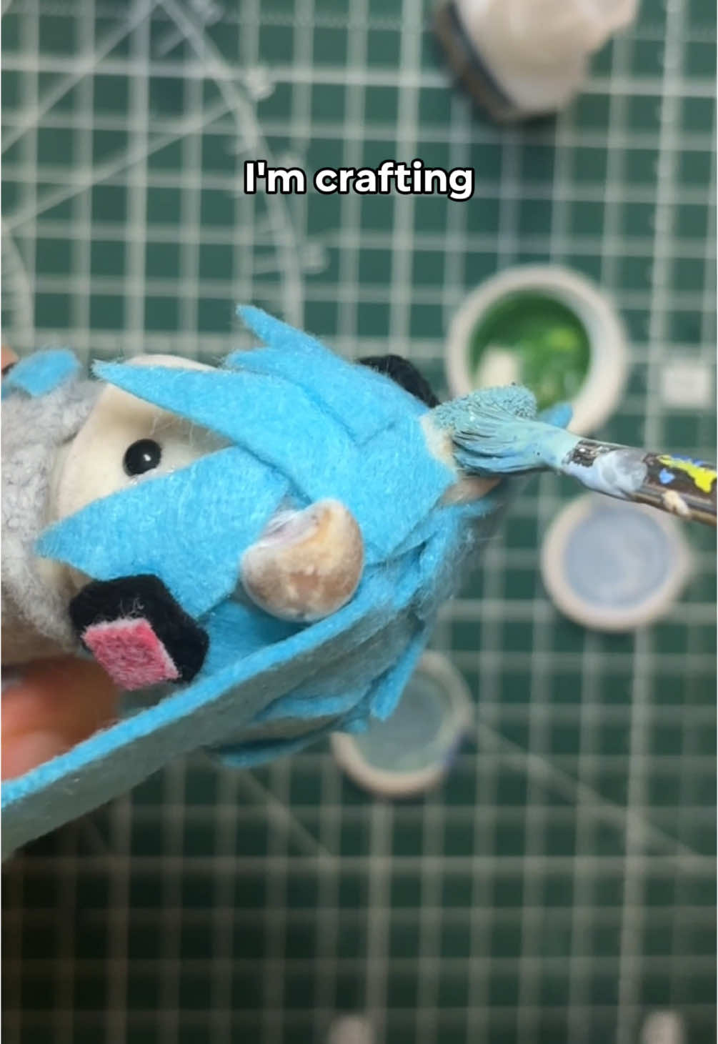 It’s always when I sit the hell down to craft that everyone start bothering me🙄 #sylvanianfamilies #calicocritters #crafting #DIY #vocaloid #hatsunemiku 