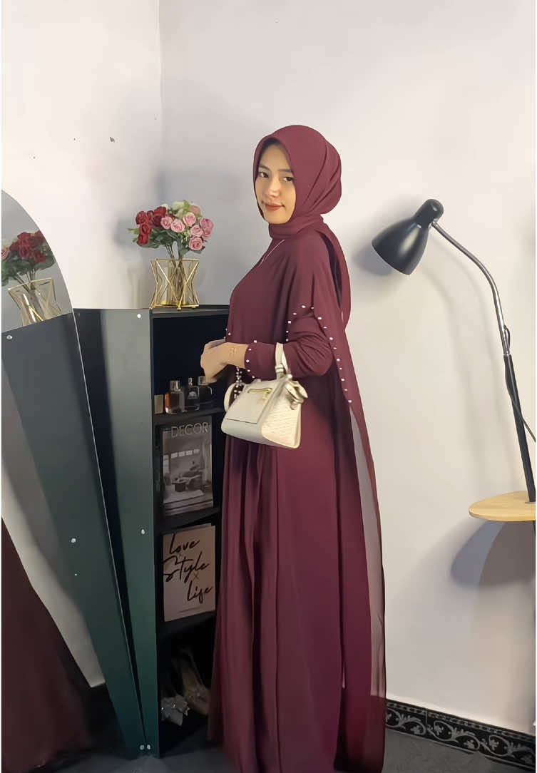 #Abaya nya cantik banget buat lebaran😍 #abayalebaran #abayastyle #abayafashion #rekomendasiabaya #gamis #gamislebaran #gamiscantik #gamiscantik #lewatberanda #fyp 