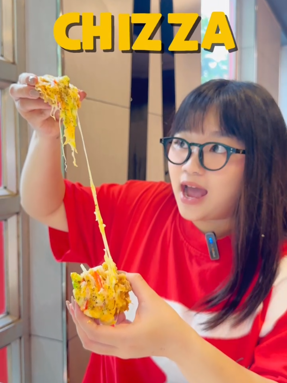 Còn ai chưa chơi trò kéo sợi với Chizza khum? #KFC #KFCVietnam #ChonChizza #ChuanChanAi #GaGionPhuPhoMai
