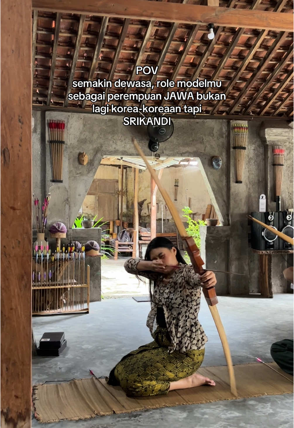 PEREMPUAN JAWA WAJIB TAUU betapa OP-NYA SRIKANDI!!  menikmati budaya luar wajar aja kok cah, tapi jangan sampai luput budaya milik tanah air kita ❤️ #jawa #kebaya #srikandi 