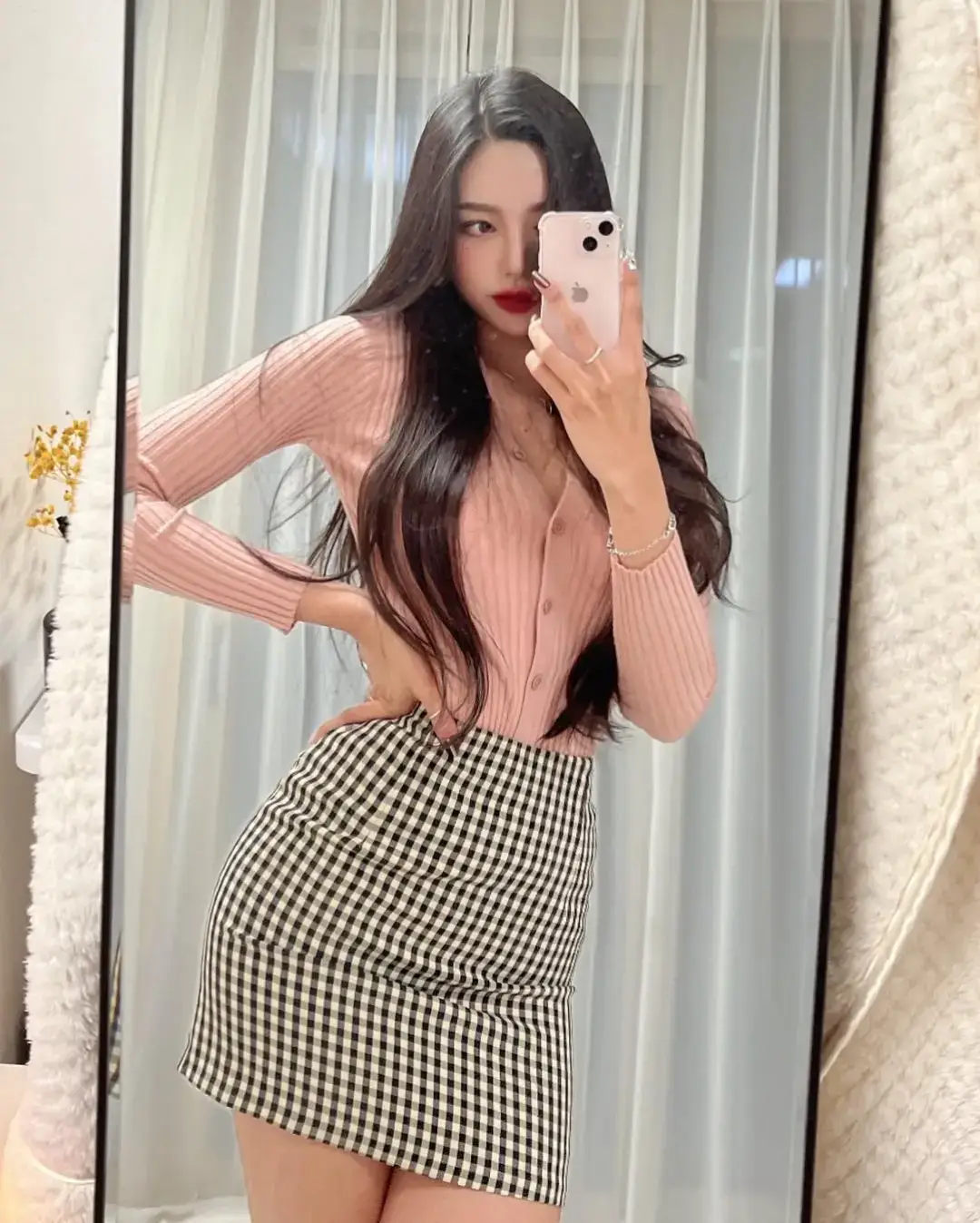 Mirror 💋 #fyp #gravuremodel #gran #donggeuran #koreangirl #fiveheartsunderoneroof #fypシ #koreanstyle 