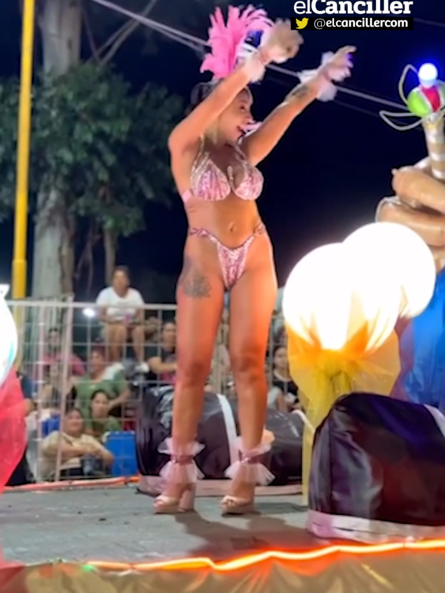 La intendenta de Aguilares, María Gimena Mansilla, bailó en una comparsa durante el carnaval de Tucumán. #intendenta #mariagimenamansilla #carnaval #tucuman #aguilares #política #baile #dance 