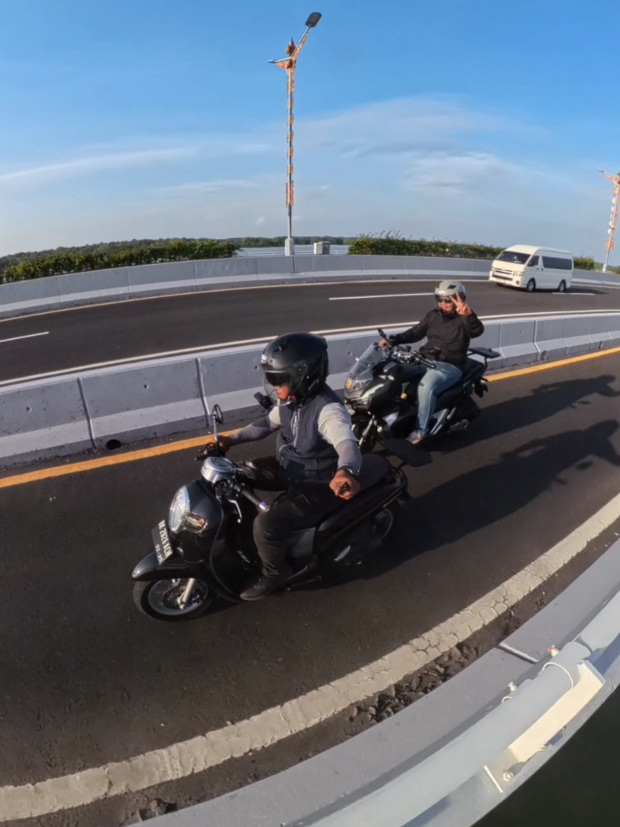 Jogja x Bali menikmati motoran sore di Jalan Tol Bali Mandara.  #ride for #fun | #enjoy the #life 🎬 @insta360.id @insta360_official 