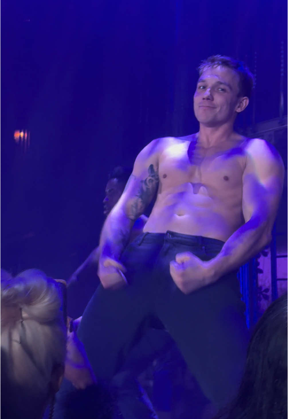 😉 @petrfedorovskii #petrfedorovskii #magicmikelondon #magicmikelive #mml #fyp 