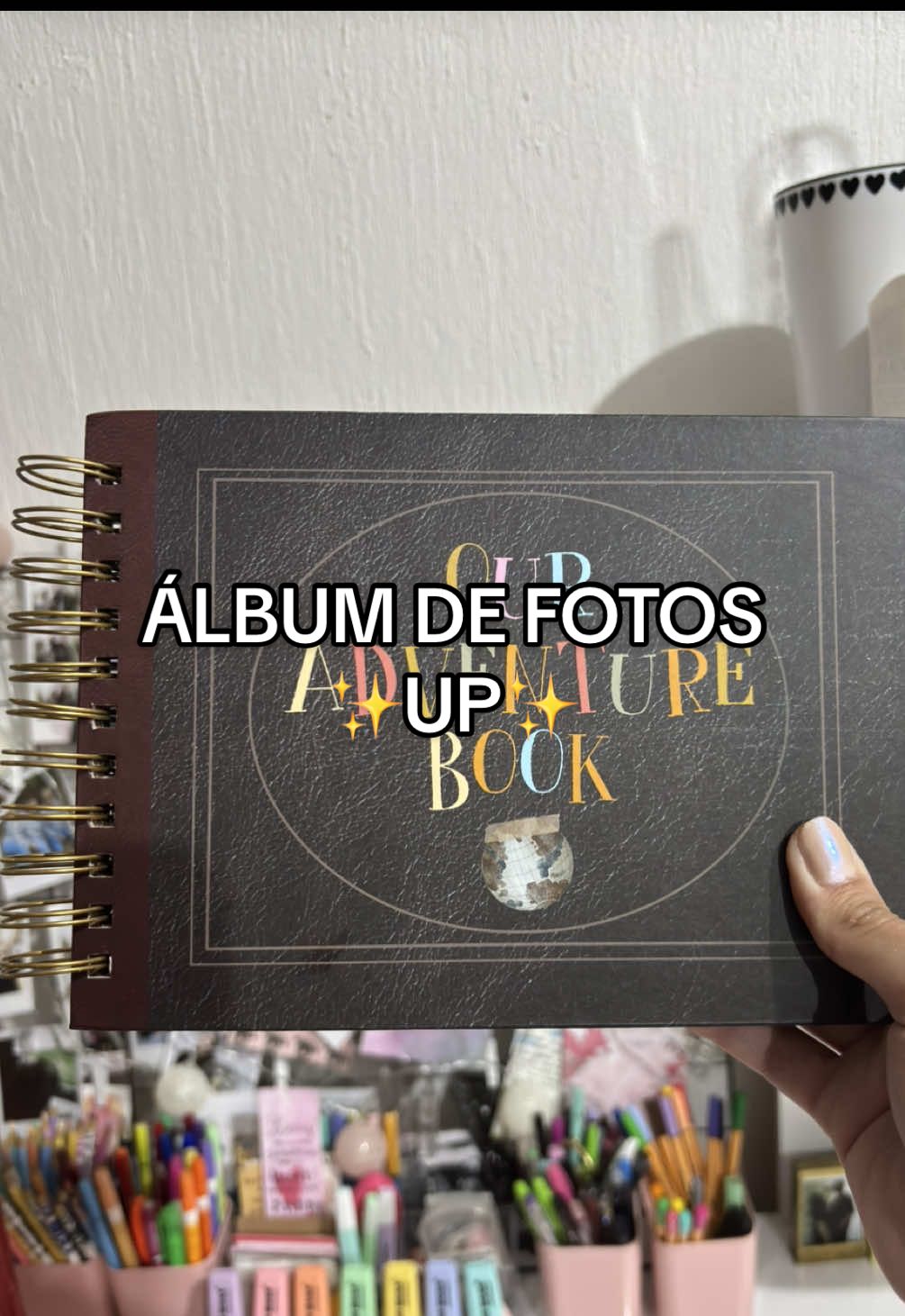 comprei o álbum de fotos do filme “Up: Altas Aventuras” para montar um scrapbook com as nossas fotos e já estou empolgada para começar a montar 🥹✨ ✨link do álbum: https://s.shopee.com.br/4Akaa4CvJt #upaltasaventuras #ouradventurebook #albumdefotos #albumscrapbook #scrapbook ##papelaria #papelariacriativa #casaltiktok #couplegoals #casalcristão #biblejournaling #journal  @Ana Woloschen 