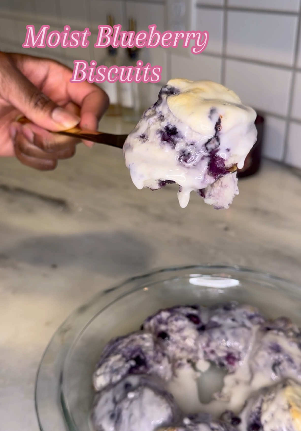 Nothing beats a blueberry biscuit. This is even better than bojangles 👏🏾