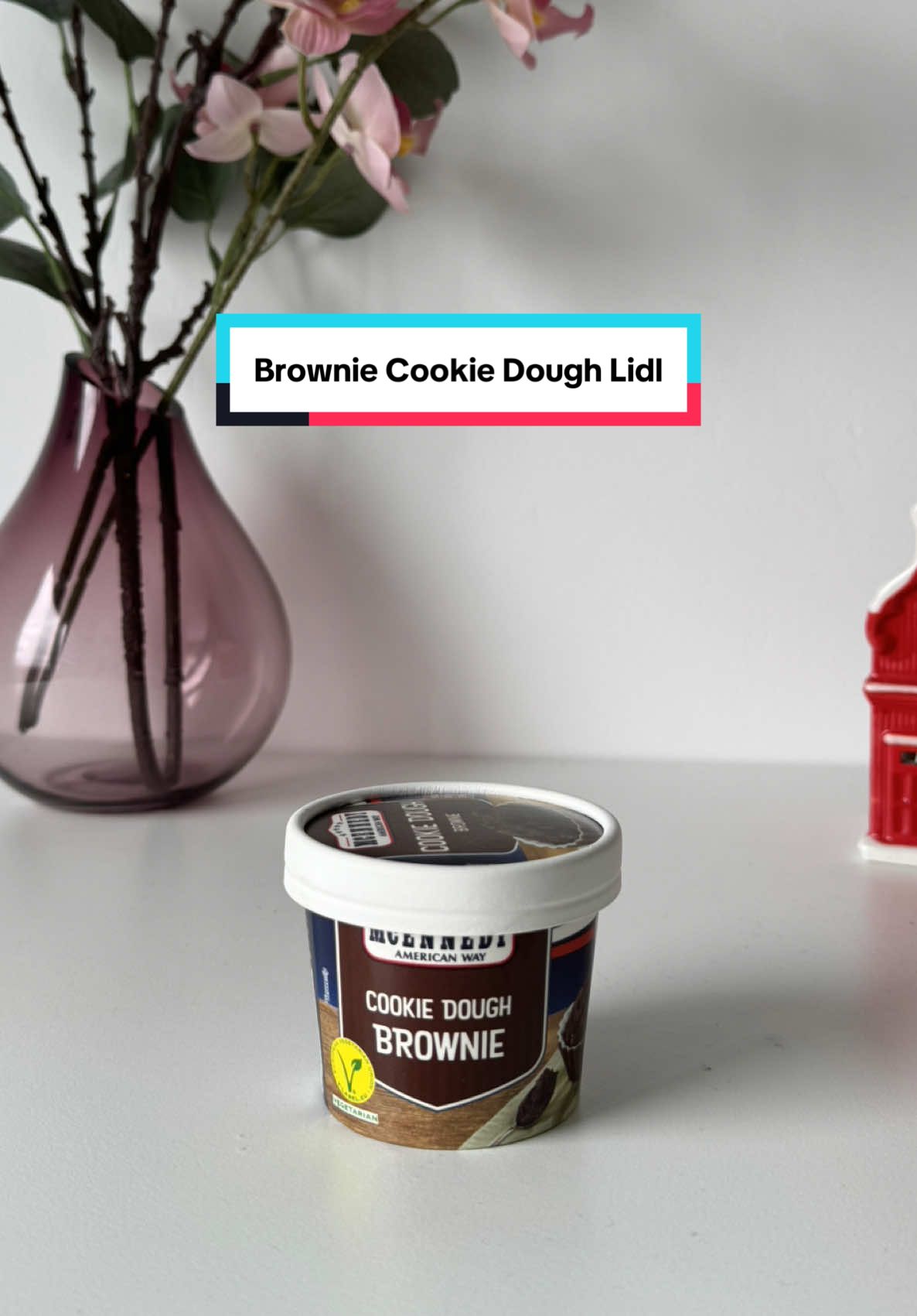 New Brownie Cookie Dough at Lidl! For the American weeks at lidl! This is one of the cookie dough flavors you can get. The brownie cookie dough! Looks like brownie batter right?!  It not only looks like brownie batter, but also tastes like it. It’s really sweet though. A chocolate brownie batter with a hint of vanilla and a lot of sweetness. Would you try? #mofoodd #lidl #brownies #brownie #cookiedough #chocolatebrownies #foodfinds #snacks #chocolate #dessert #fun #new #fy #vj 