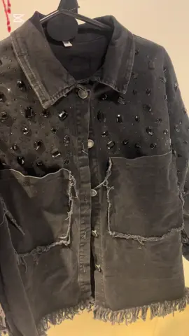 amo darle vida a ropa que ya no uso 🤍  (la inspira la saque de pinterest) #CapCut #custom #hotfix #handmadewithlove #bordado 