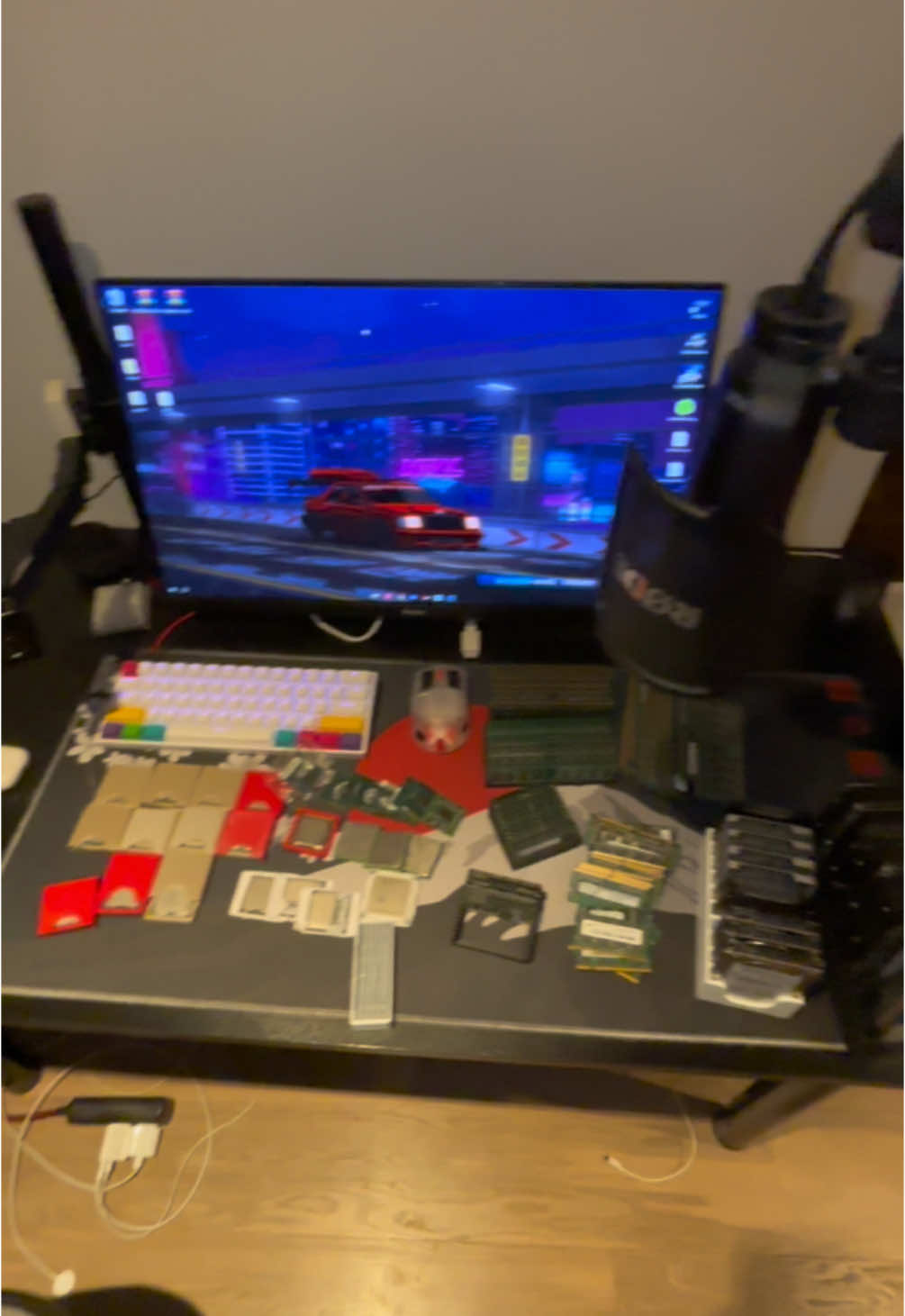 Being the tech guy of the village 💀 Btw i forgot to show my projector and some other stuff #it #techtok #pc #pcbuild #3dprint 