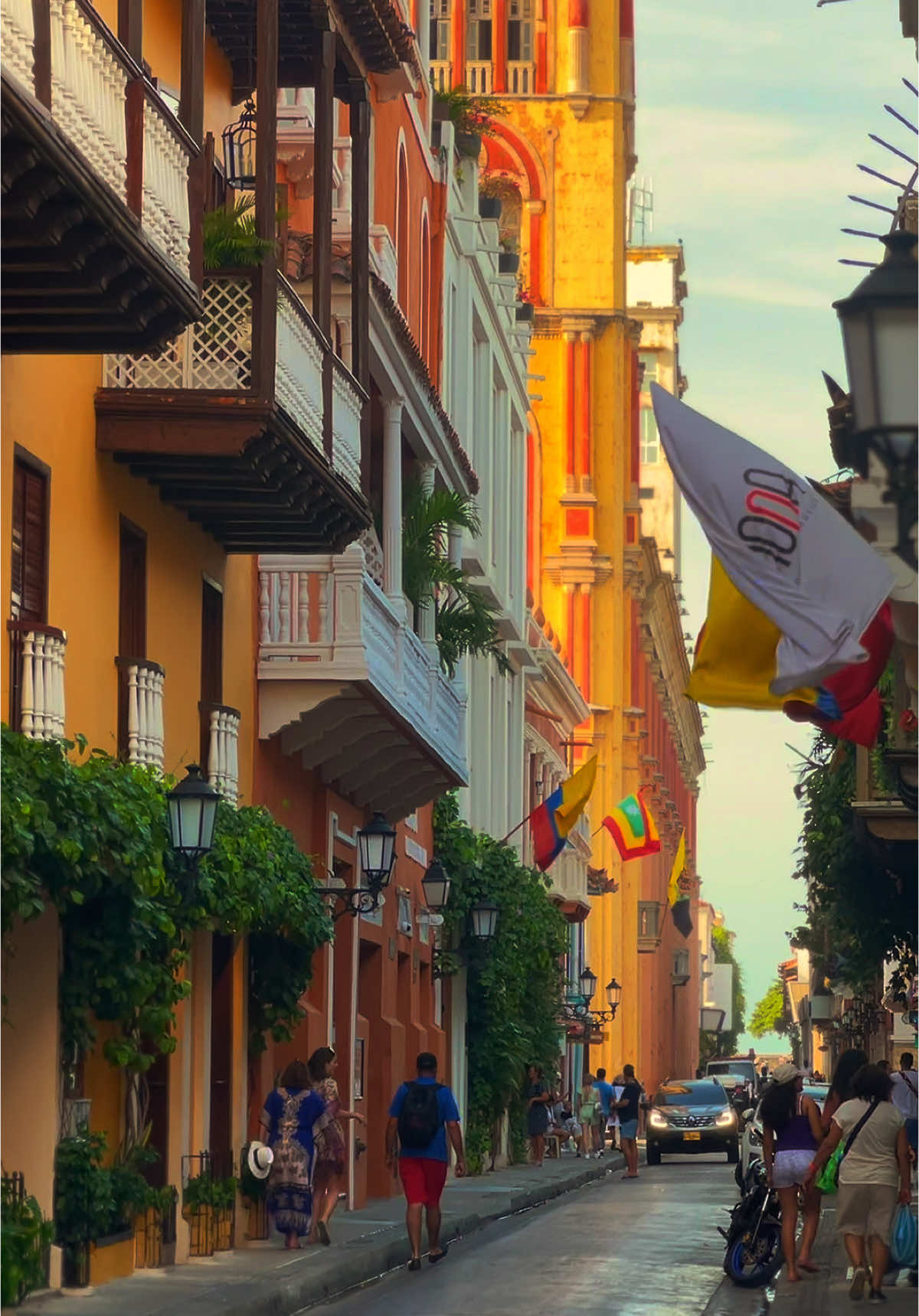 #cartagenadeindias #cartagena #cartagenadeindias🇨🇴 #colombia #centrohistorico #rinconesdecartagena #salsa #salsero #salsaparaestados #turismo #travel #tik_tok #fyp #parati #calle #colonial #history #colors 