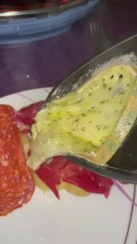 Je pourrais manger de la raclette tous les jours tellement que c’est trop bon 🤤 pas vous ? ##teambouffe##raclette##tiktokfood