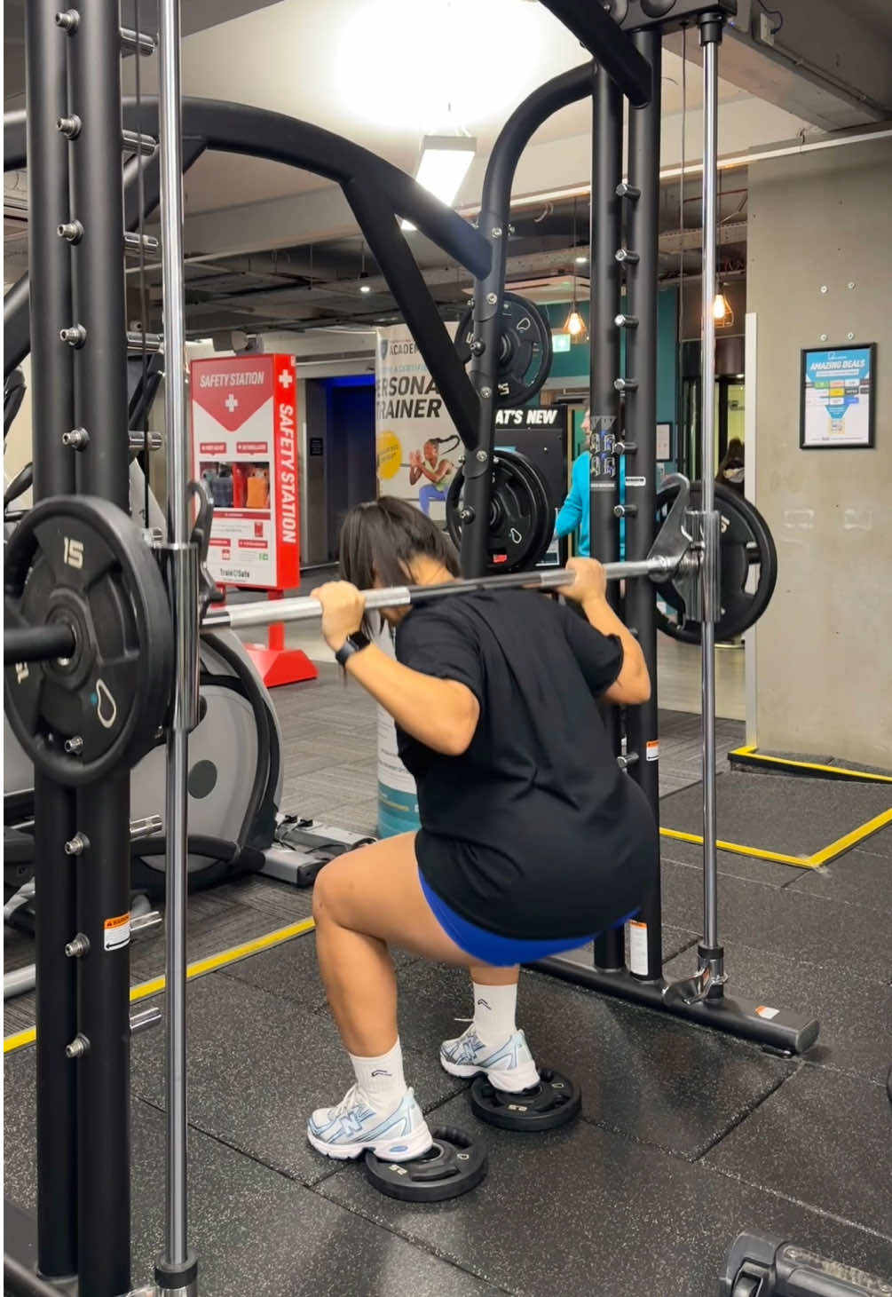 Big big chest and Quads session yesterday 🏋️‍♀️💪🏽 #caloriedeficit #weightloss #weightlossjourney #weightlossjourney #weightlosstransformation #weightlossinspiration #caloriecounting #mealinspo #fyp #gym #gymmotivation #gymlifestyle #bodyrecomp #girlssupportgirls #girlswholift #teamwork #teamworktrend #Fitness 