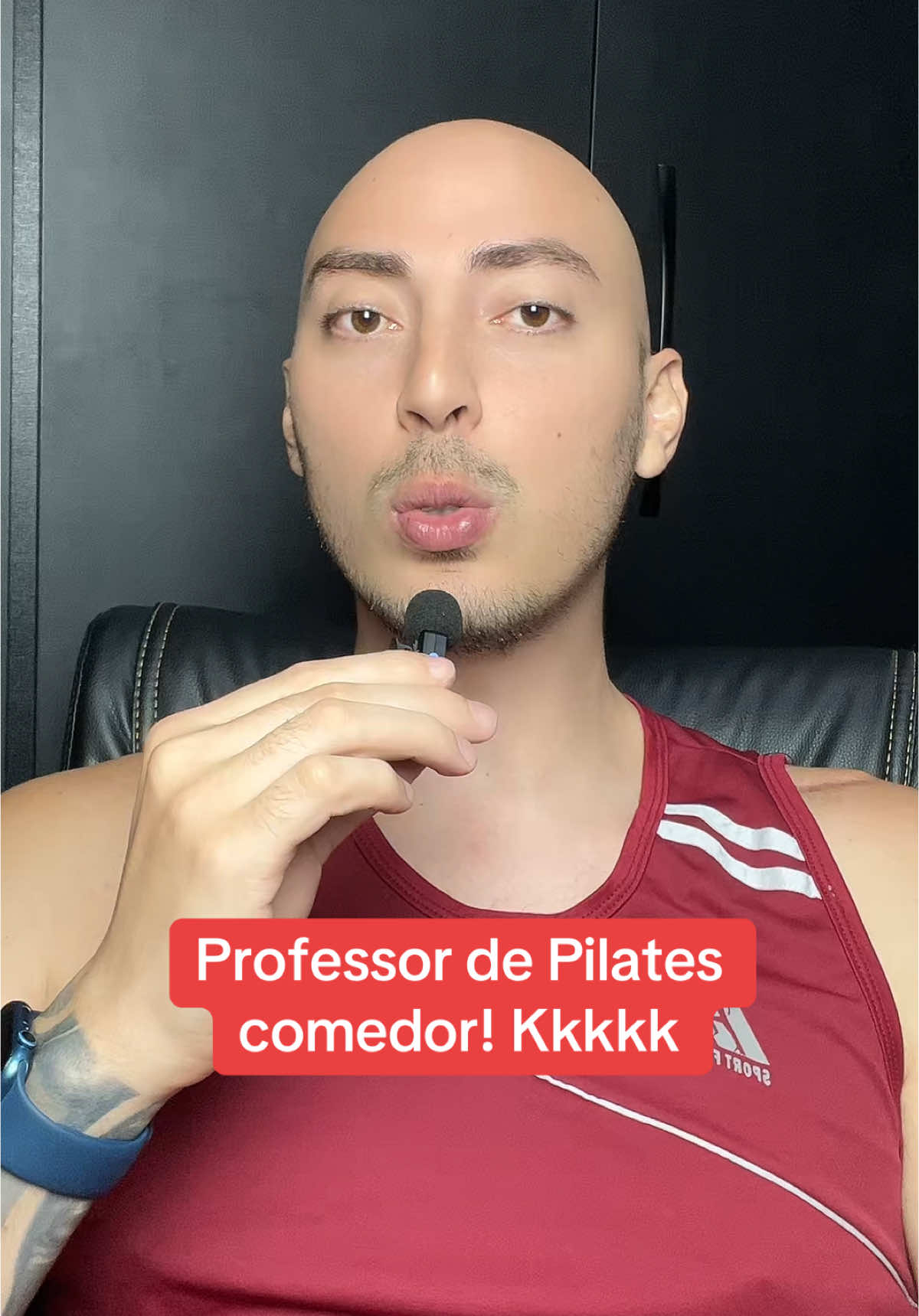 professor de pilates pegando as alunas 😂