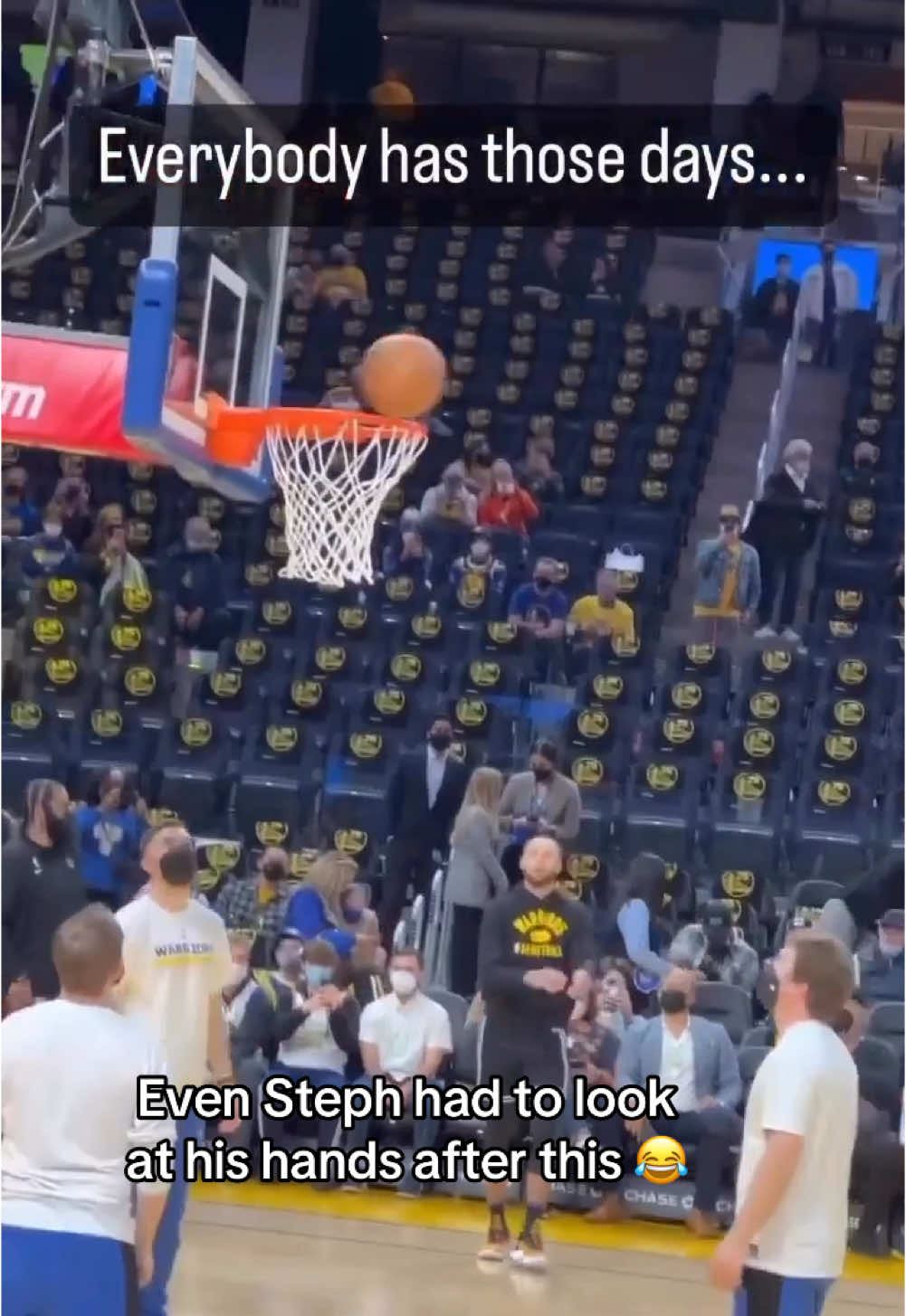 A rare sighting 😅 (via @Haoran Cheng) #warriors #stephcurry #NBA 