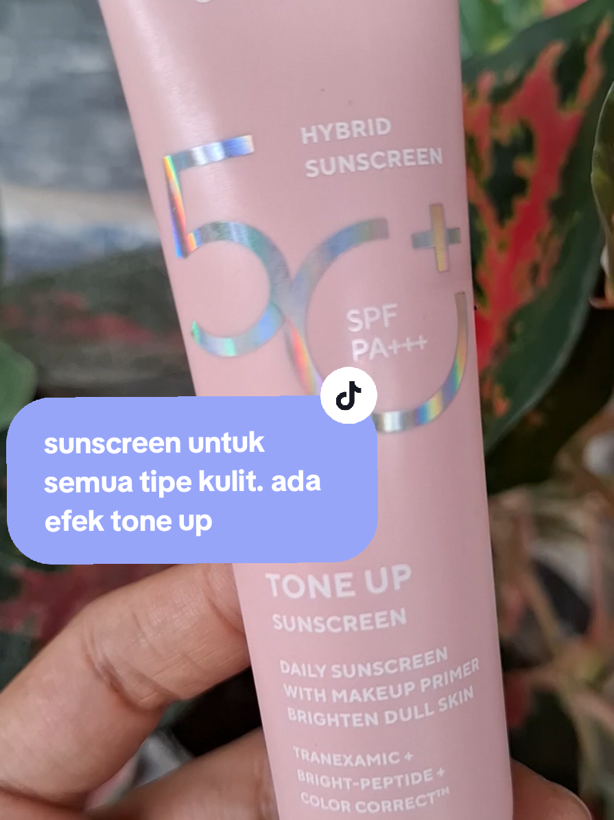 hybrid sunscreen dari wardah yabg bantu mencerahkan, hilangkan flek hitam, dan melindungi dari paparan sinar matahari. spf 50 pa+++ sekaligus ada efek tone up nya #sunscreen #wardah #hybridsunscreen 