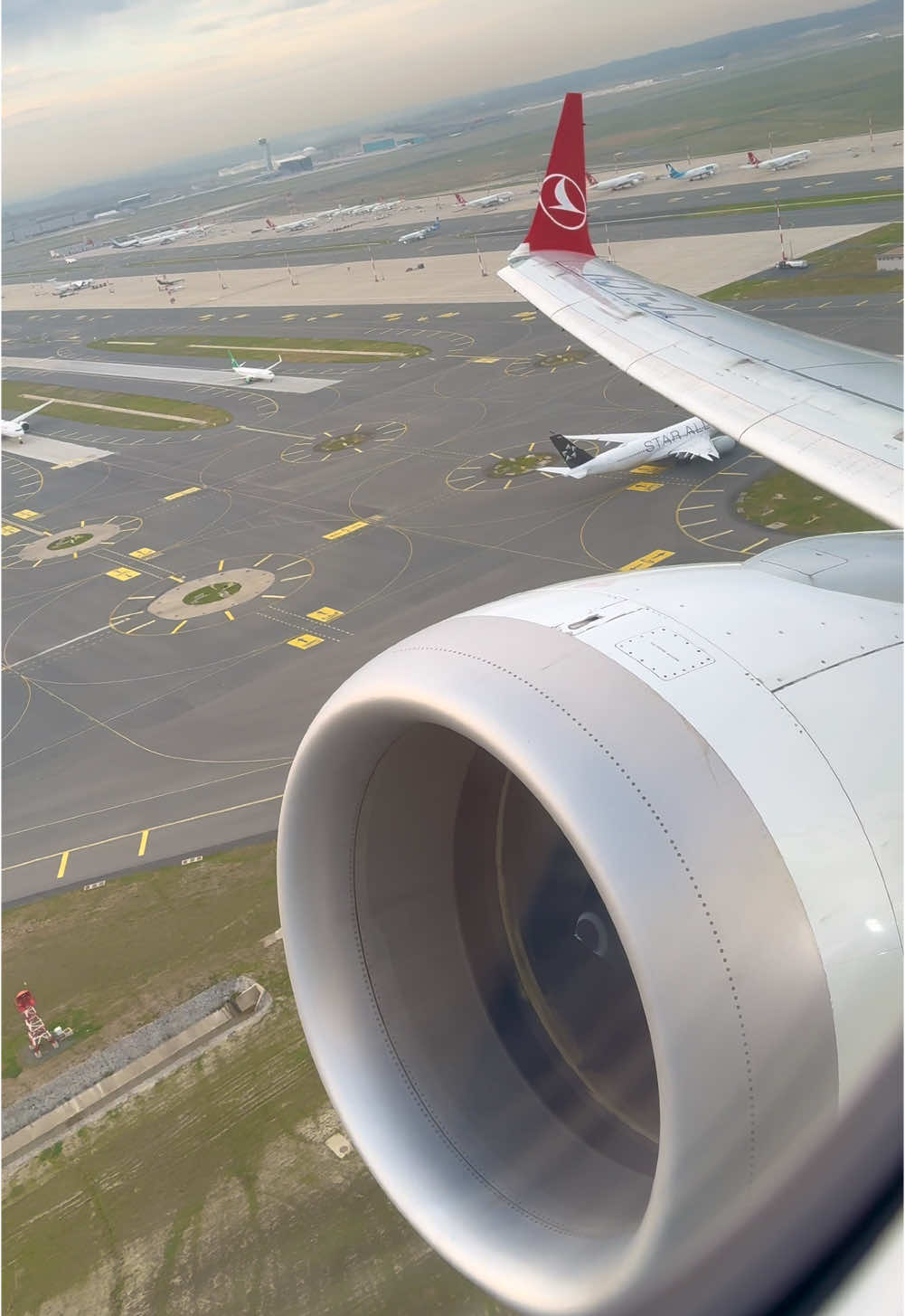 #creatorsearchinsights 🇹🇷🛫 TURKISH BOEING 737 MAX 🛫🇹🇷 Turkey Airport Istanbul Engine View Take Off #turkeyairport #turkishairlines #engineview #b737max 